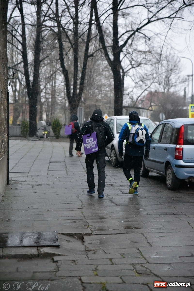 Zdjęcie w galerii na portalu naszraciborz.pl: Szacunek. Wierni z Raciborza wyruszyli na trasę Ekstremalnej Drogi Krzyżowej wiadomości z regionu