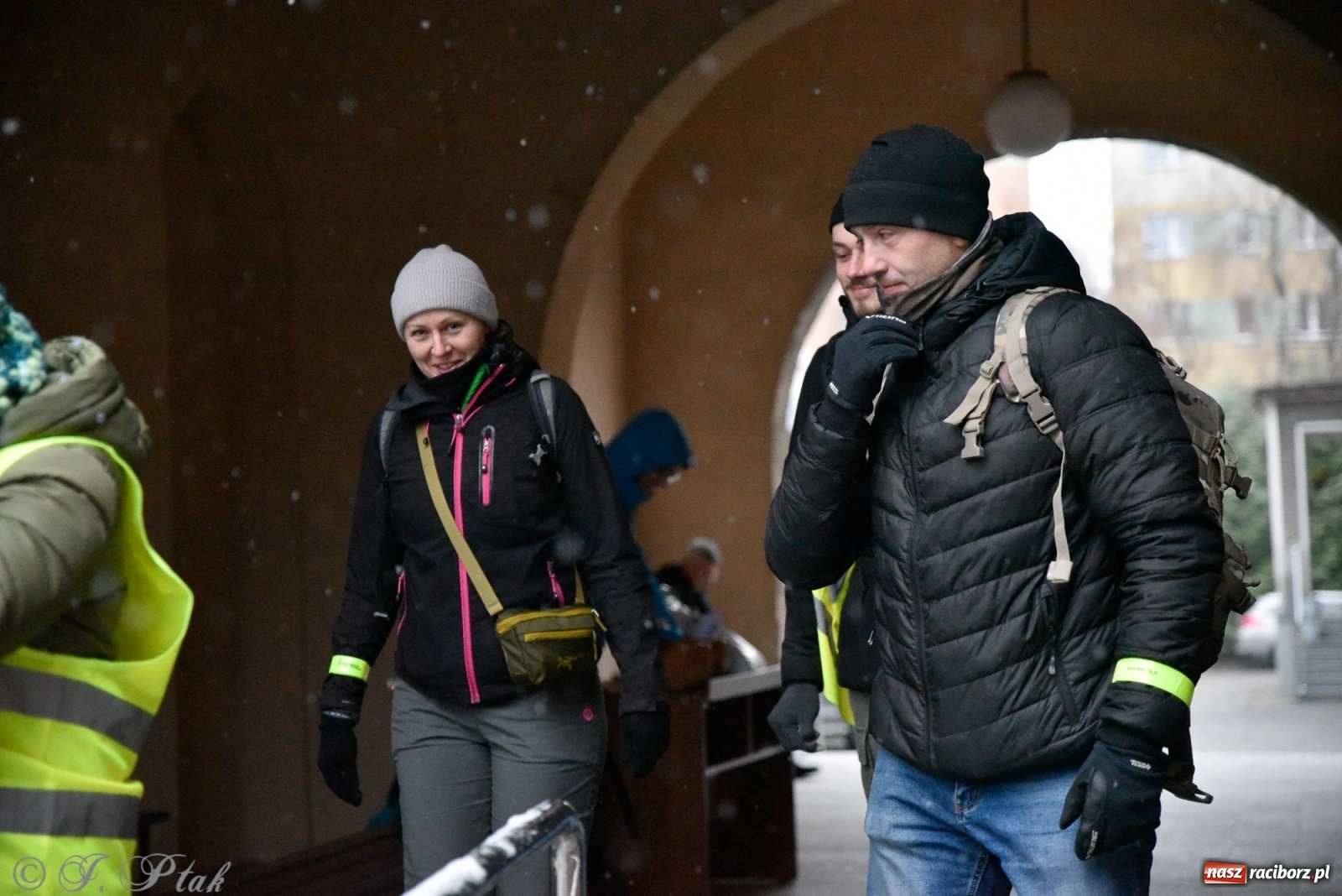 Zdjęcie w galerii na portalu naszraciborz.pl: Szacunek. Wierni z Raciborza wyruszyli na trasę Ekstremalnej Drogi Krzyżowej wiadomości z regionu