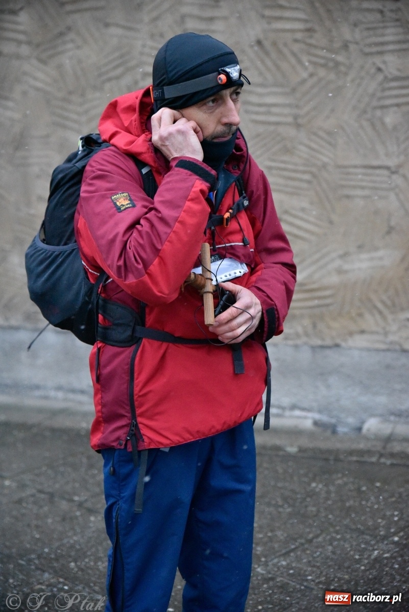 Zdjęcie w galerii na portalu naszraciborz.pl: Szacunek. Wierni z Raciborza wyruszyli na trasę Ekstremalnej Drogi Krzyżowej wiadomości z regionu