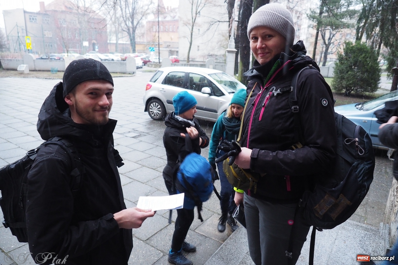 Zdjęcie w galerii na portalu naszraciborz.pl: Szacunek. Wierni z Raciborza wyruszyli na trasę Ekstremalnej Drogi Krzyżowej wiadomości z regionu