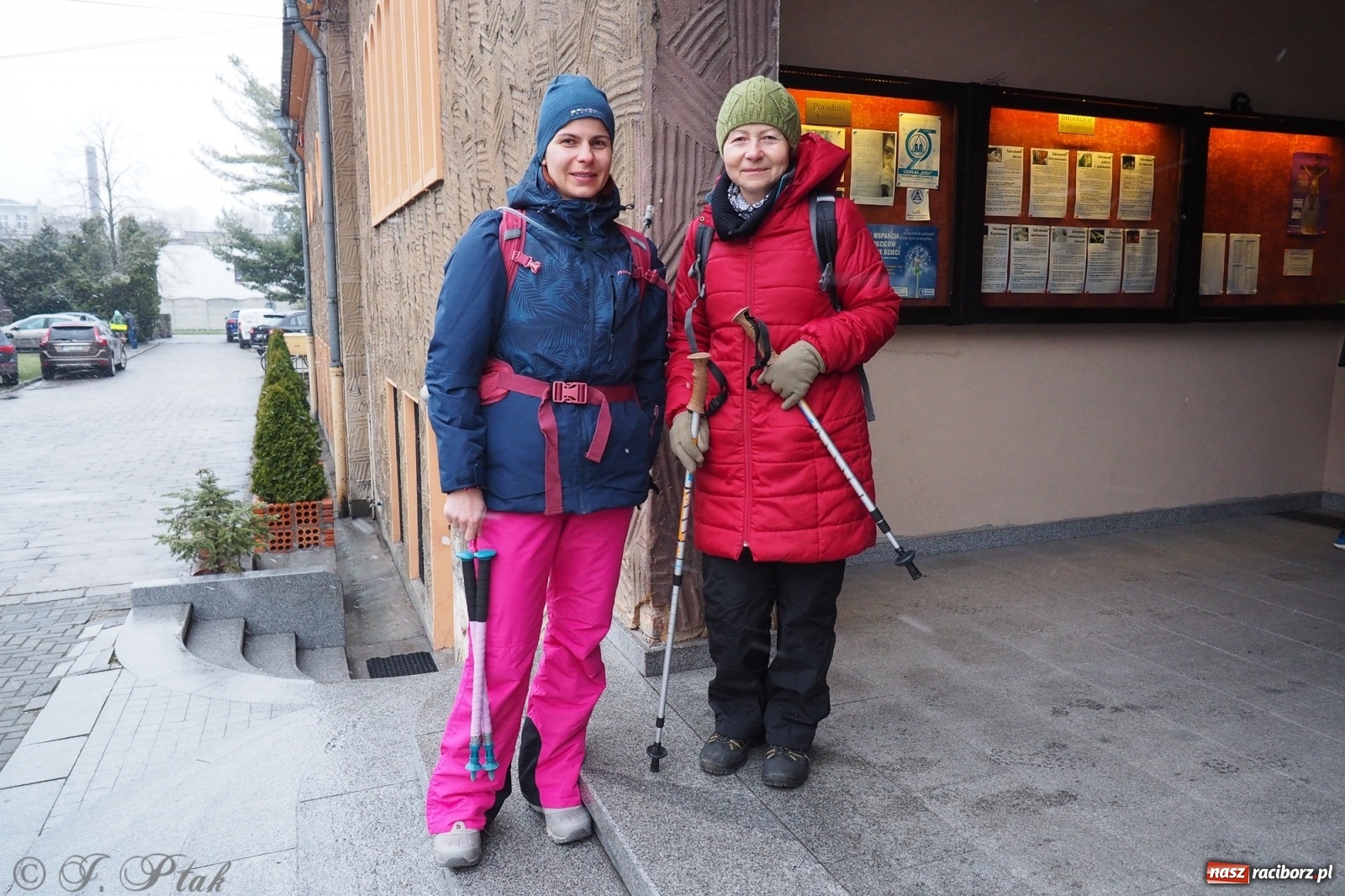 Zdjęcie w galerii na portalu naszraciborz.pl: Szacunek. Wierni z Raciborza wyruszyli na trasę Ekstremalnej Drogi Krzyżowej wiadomości z regionu