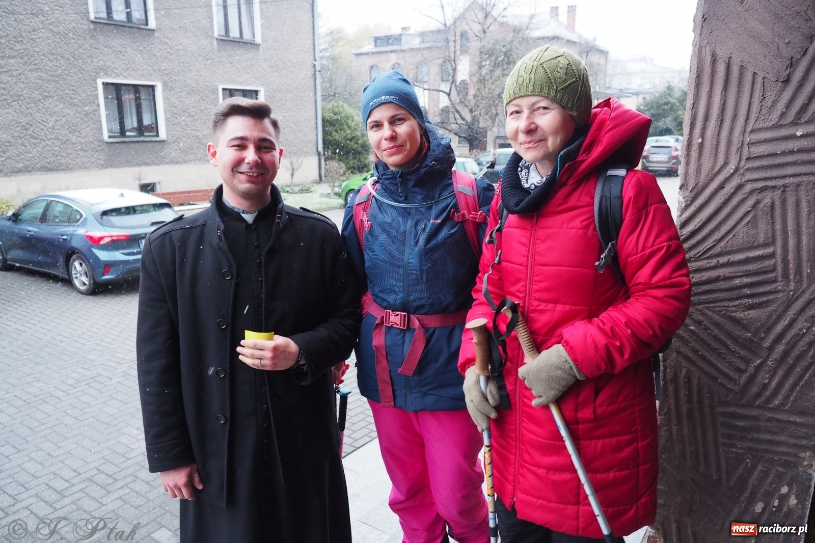 Zdjęcie w galerii na portalu naszraciborz.pl: Szacunek. Wierni z Raciborza wyruszyli na trasę Ekstremalnej Drogi Krzyżowej wiadomości z regionu