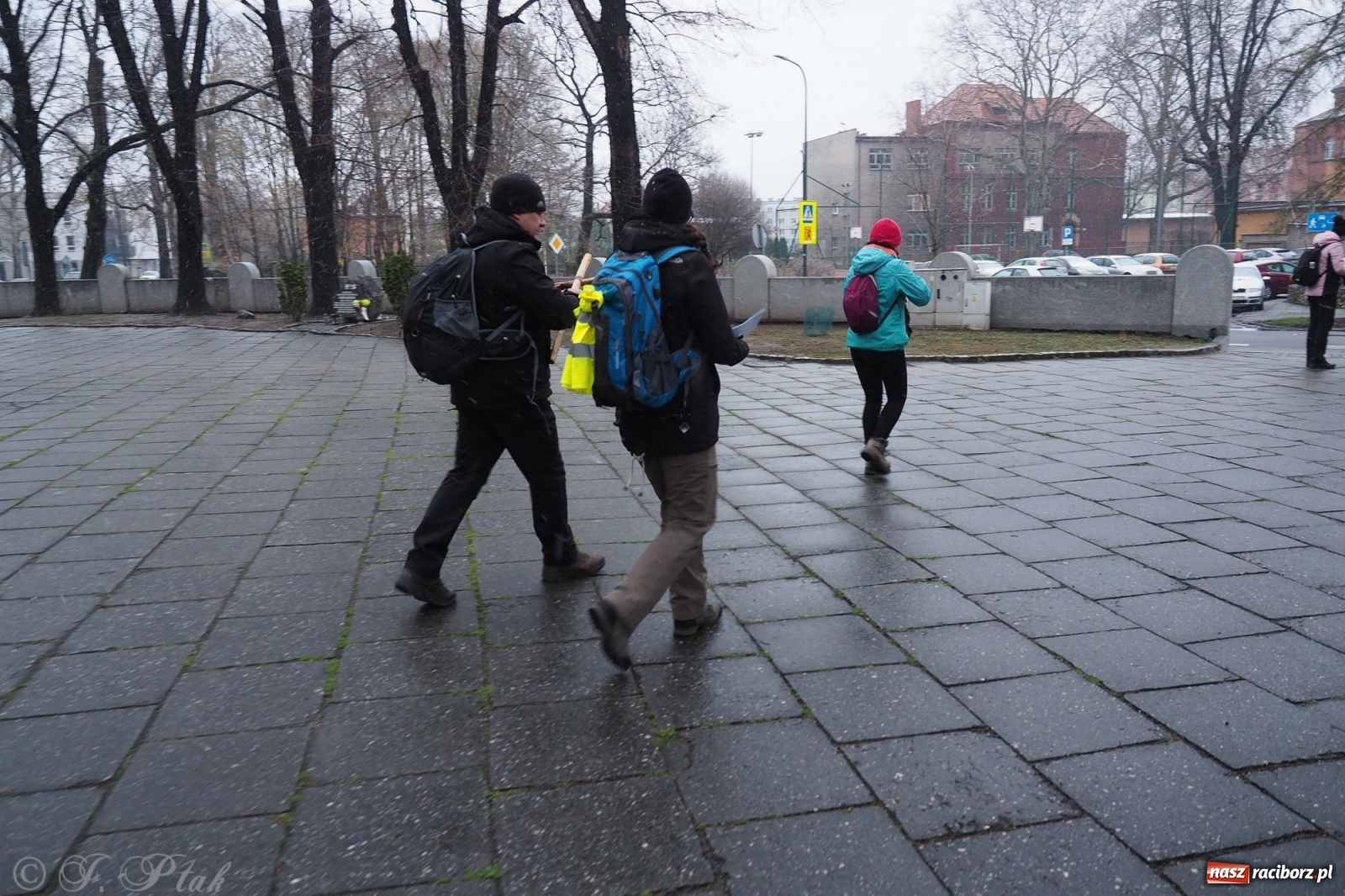Zdjęcie w galerii na portalu naszraciborz.pl: Szacunek. Wierni z Raciborza wyruszyli na trasę Ekstremalnej Drogi Krzyżowej wiadomości z regionu