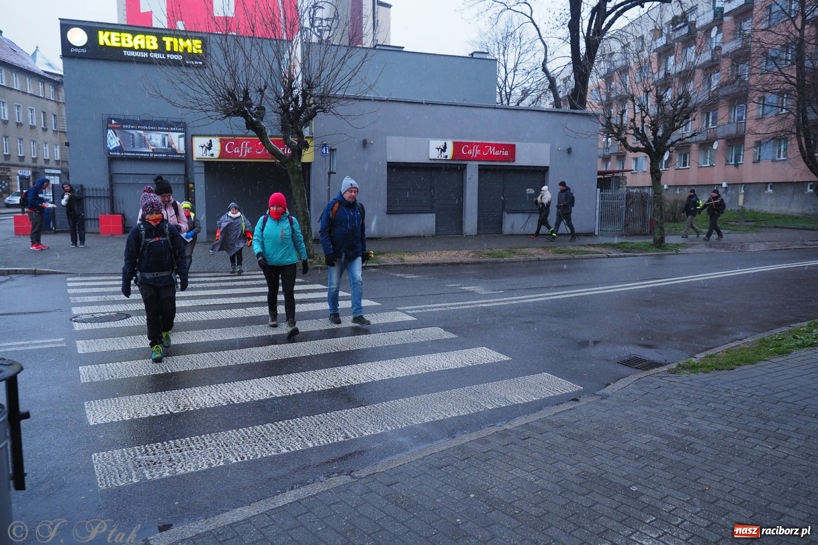 Zdjęcie w galerii na portalu naszraciborz.pl: Szacunek. Wierni z Raciborza wyruszyli na trasę Ekstremalnej Drogi Krzyżowej wiadomości z regionu