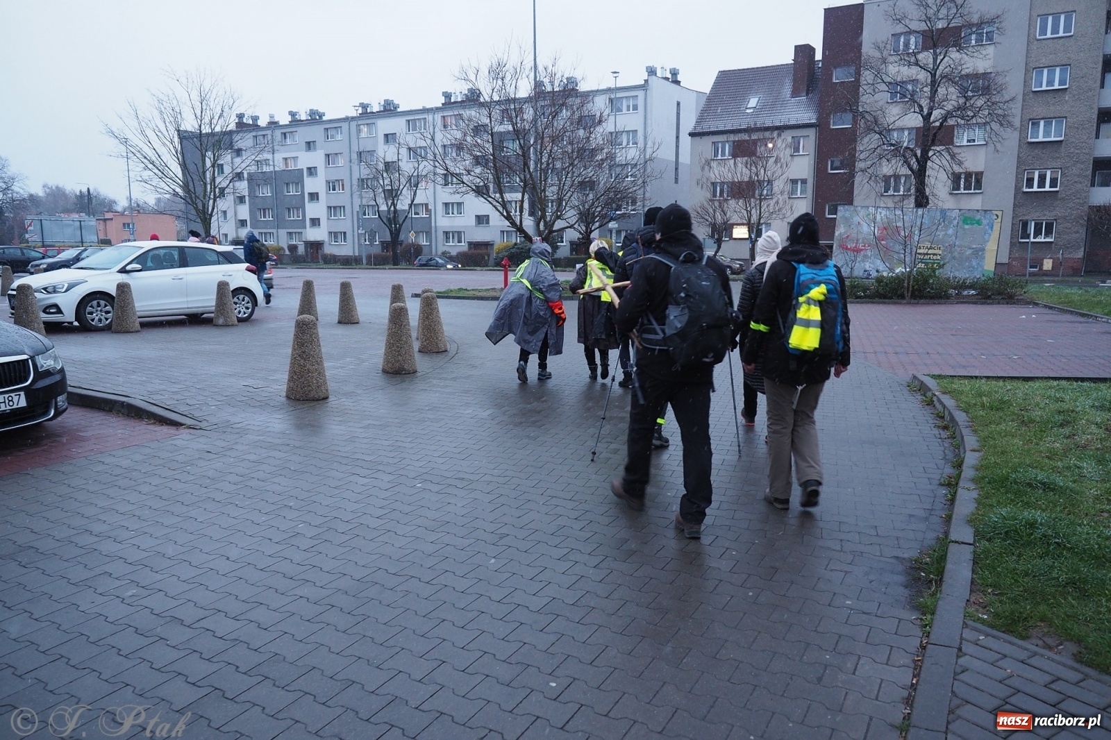 Zdjęcie w galerii na portalu naszraciborz.pl: Szacunek. Wierni z Raciborza wyruszyli na trasę Ekstremalnej Drogi Krzyżowej wiadomości z regionu