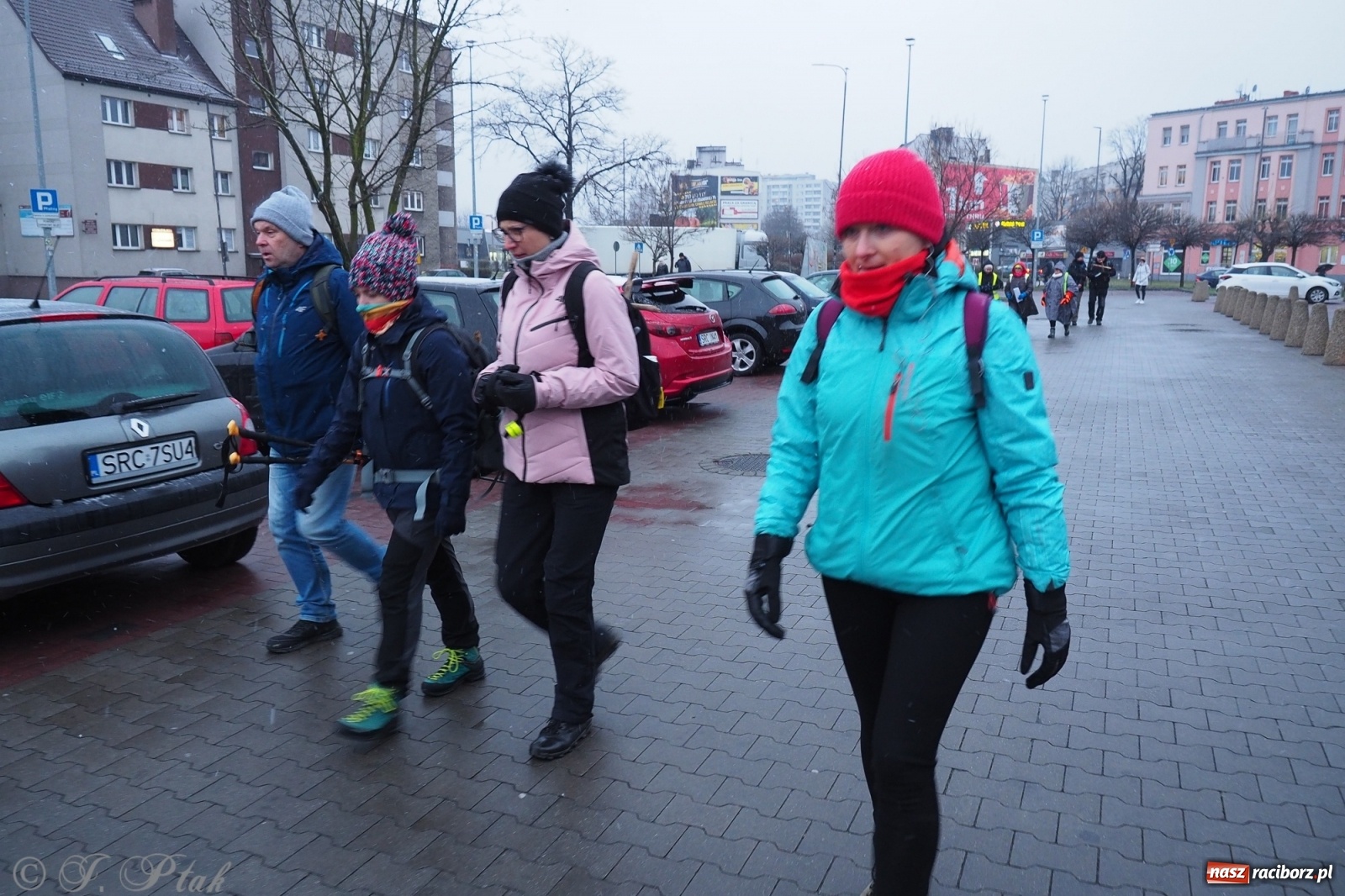 Zdjęcie w galerii na portalu naszraciborz.pl: Szacunek. Wierni z Raciborza wyruszyli na trasę Ekstremalnej Drogi Krzyżowej wiadomości z regionu