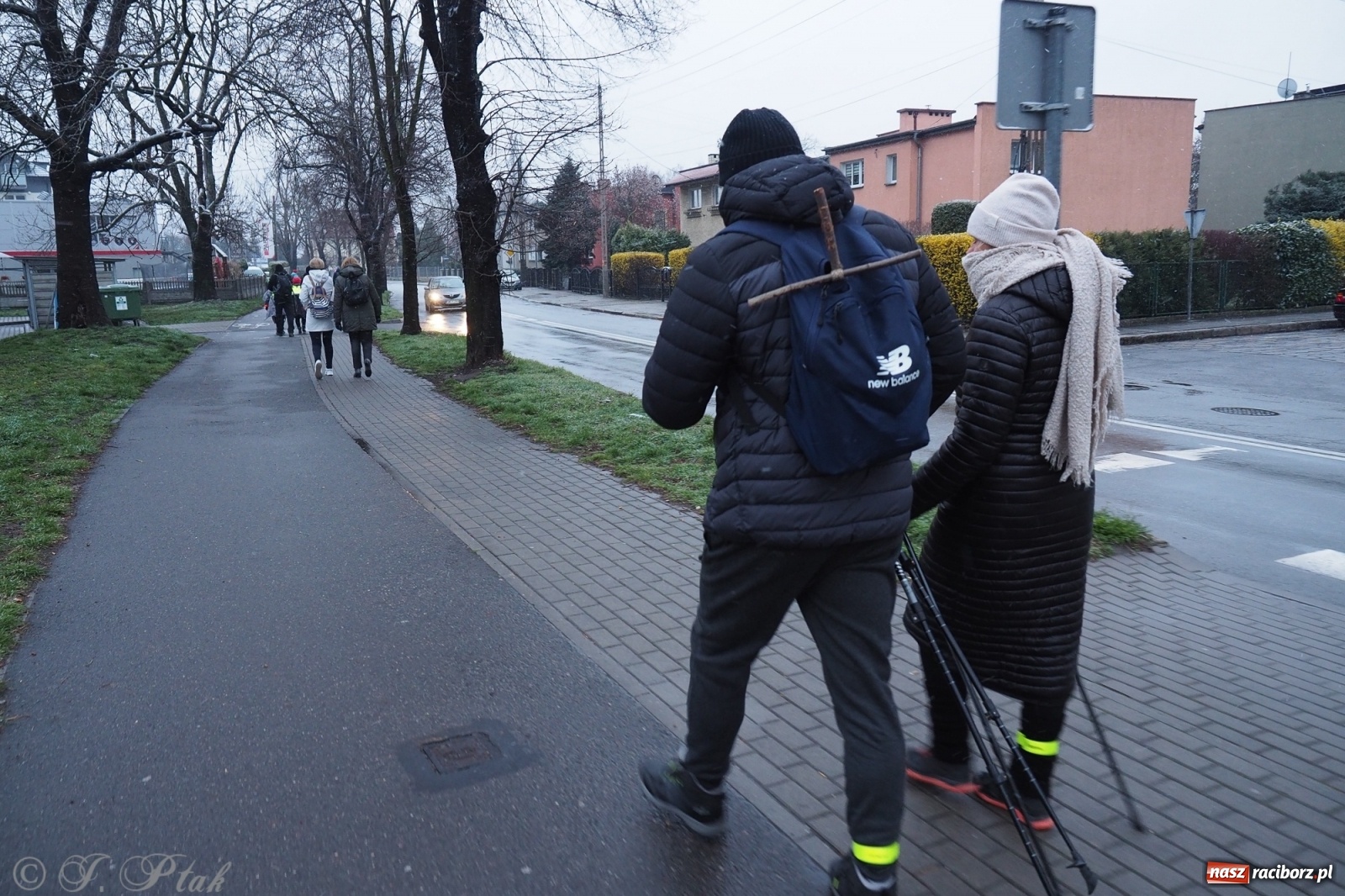 Zdjęcie w galerii na portalu naszraciborz.pl: Szacunek. Wierni z Raciborza wyruszyli na trasę Ekstremalnej Drogi Krzyżowej wiadomości z regionu