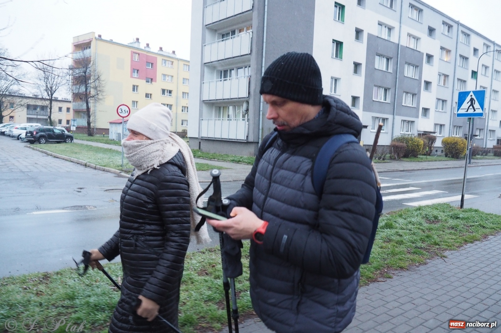 Zdjęcie w galerii na portalu naszraciborz.pl: Szacunek. Wierni z Raciborza wyruszyli na trasę Ekstremalnej Drogi Krzyżowej wiadomości z regionu