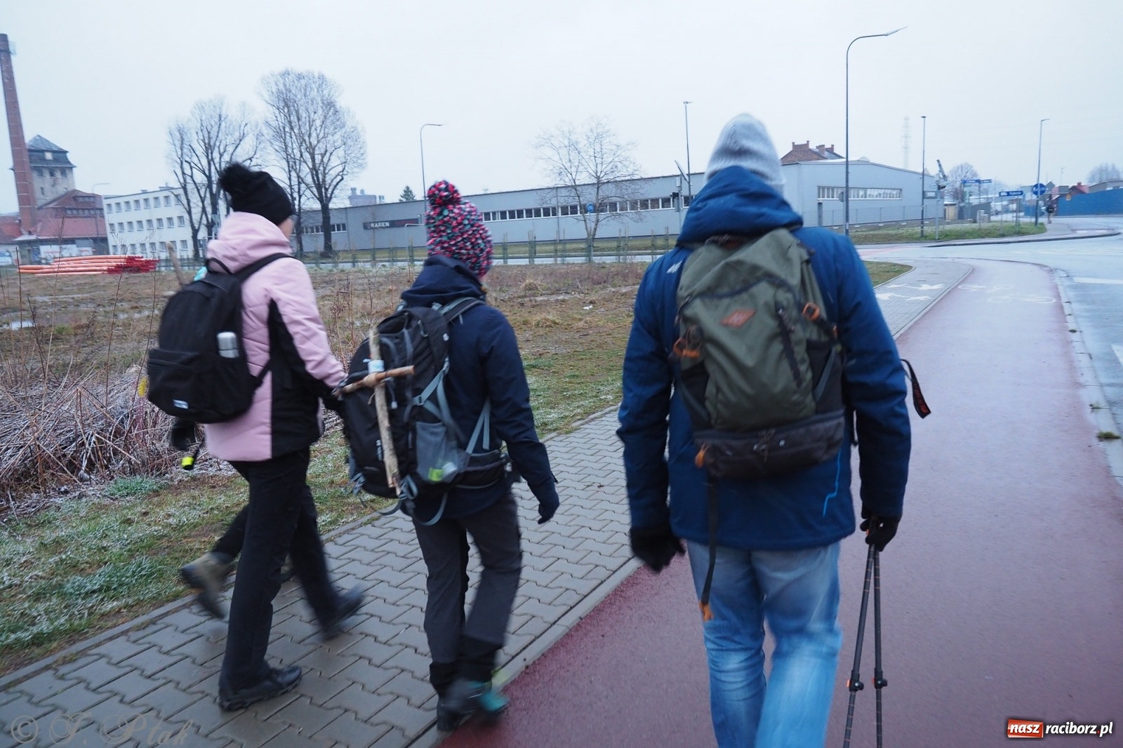 Zdjęcie w galerii na portalu naszraciborz.pl: Szacunek. Wierni z Raciborza wyruszyli na trasę Ekstremalnej Drogi Krzyżowej wiadomości z regionu