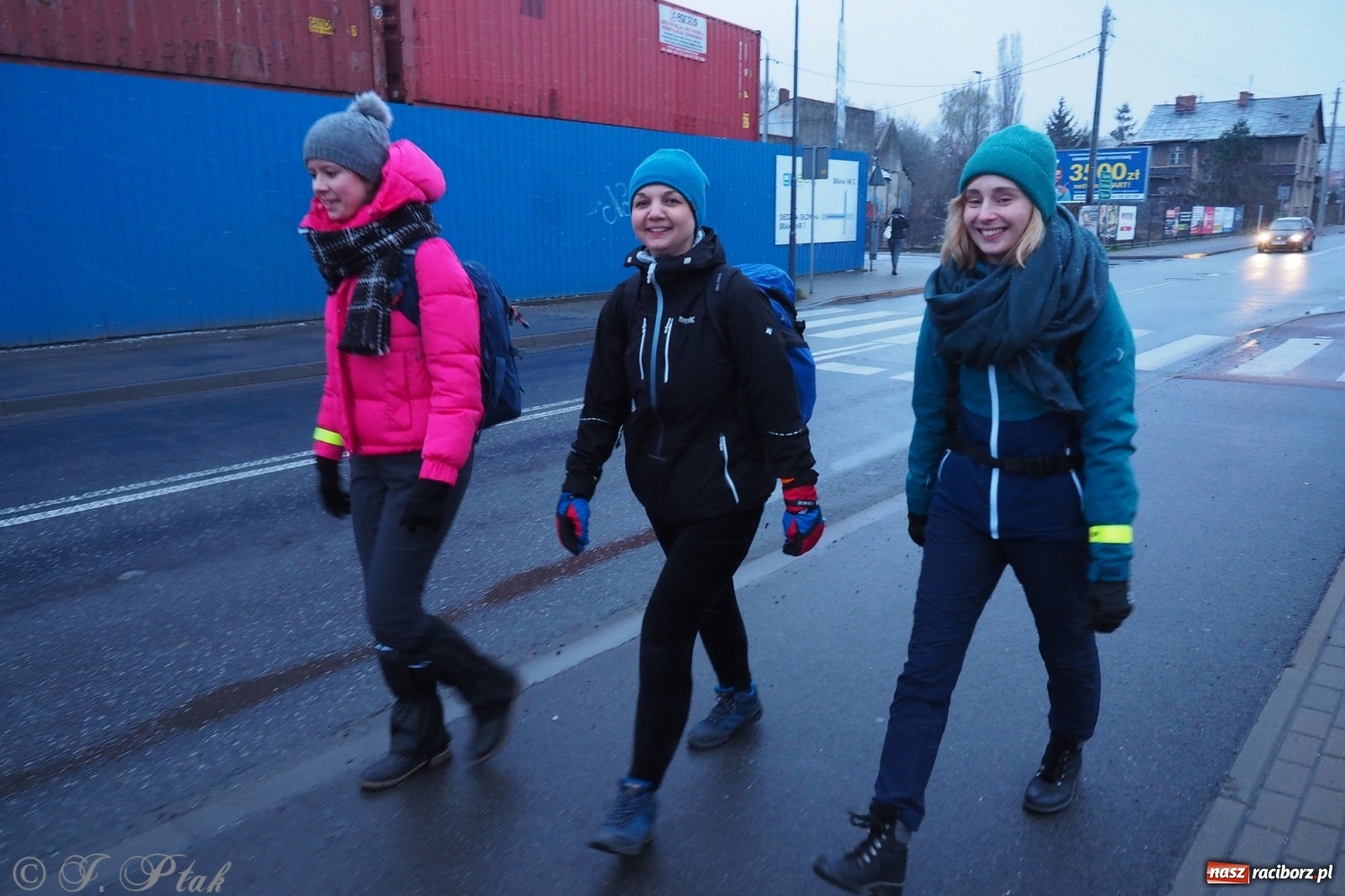 Zdjęcie w galerii na portalu naszraciborz.pl: Szacunek. Wierni z Raciborza wyruszyli na trasę Ekstremalnej Drogi Krzyżowej wiadomości z regionu