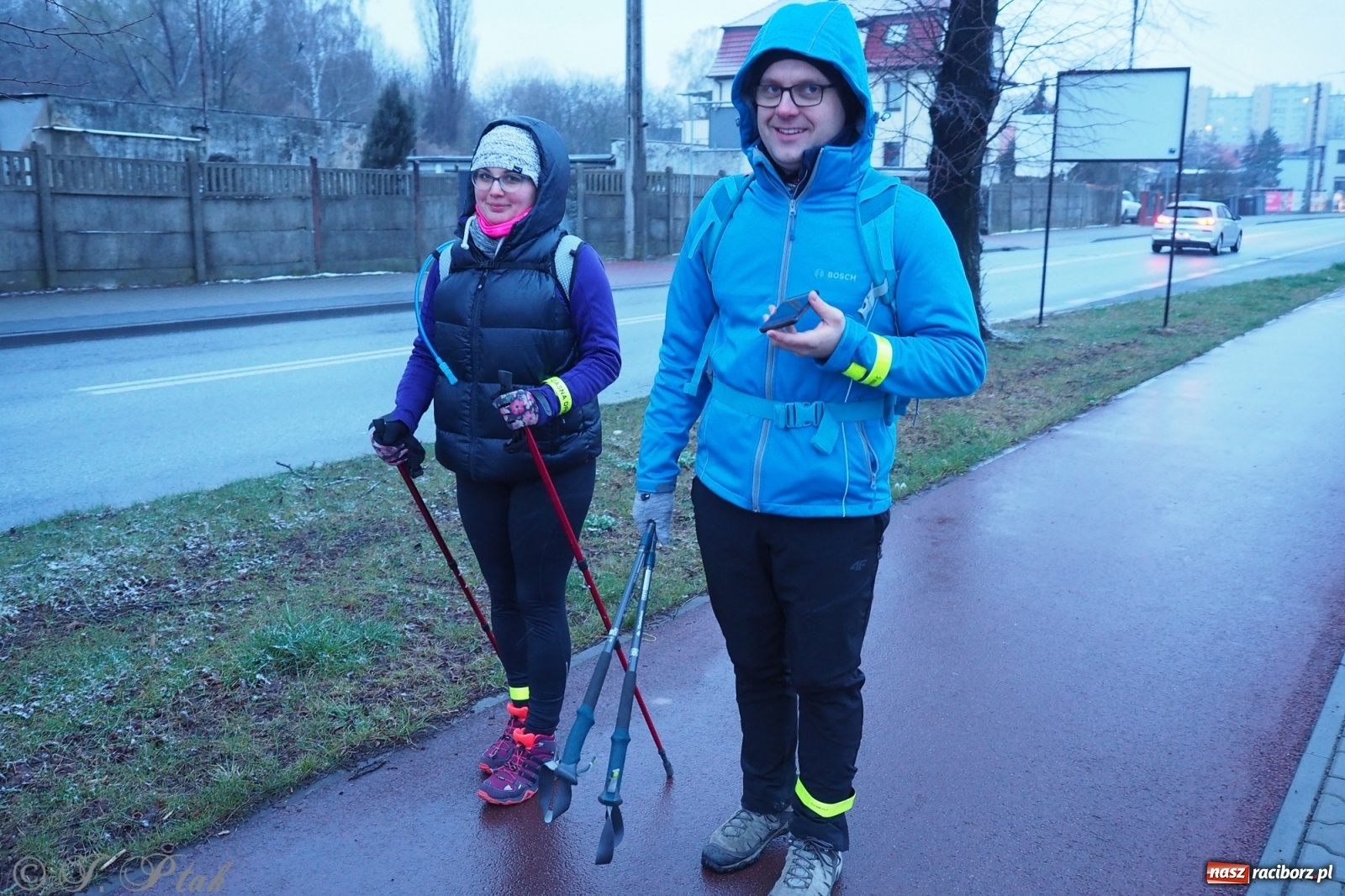 Zdjęcie w galerii na portalu naszraciborz.pl: Szacunek. Wierni z Raciborza wyruszyli na trasę Ekstremalnej Drogi Krzyżowej wiadomości z regionu