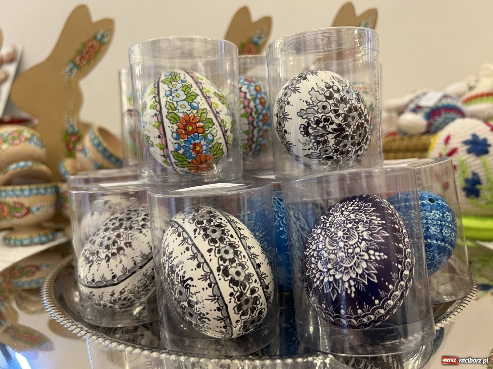 Zdjęcie w galerii na portalu naszraciborz.pl: Słodkości, konkrety i nalewki. W starym opactwie w Rudach ruszył kiermasz [SPACER WIDEO] wiadomości z regionu