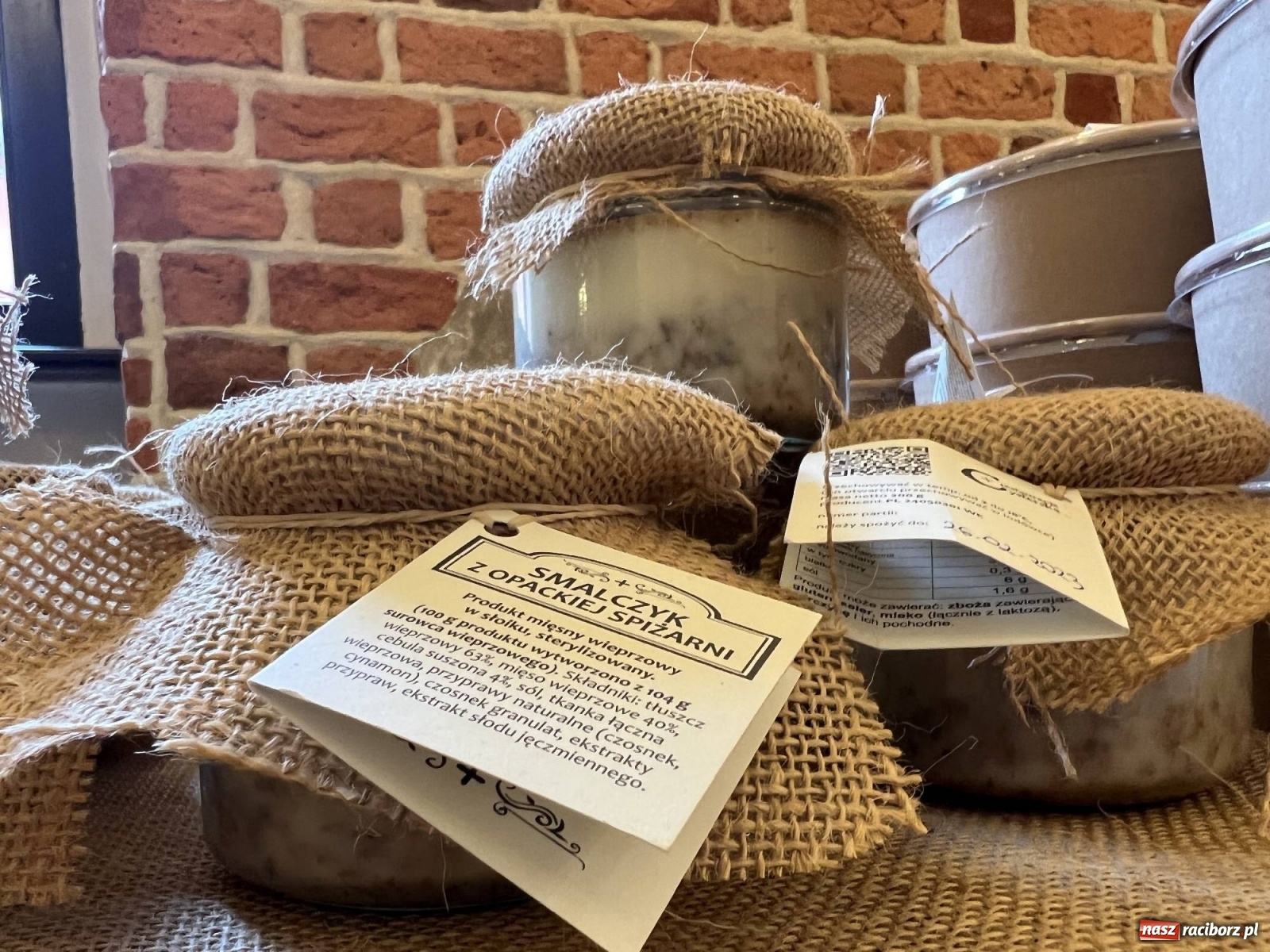 Zdjęcie w galerii na portalu naszraciborz.pl: Słodkości, konkrety i nalewki. W starym opactwie w Rudach ruszył kiermasz [SPACER WIDEO] wiadomości z regionu