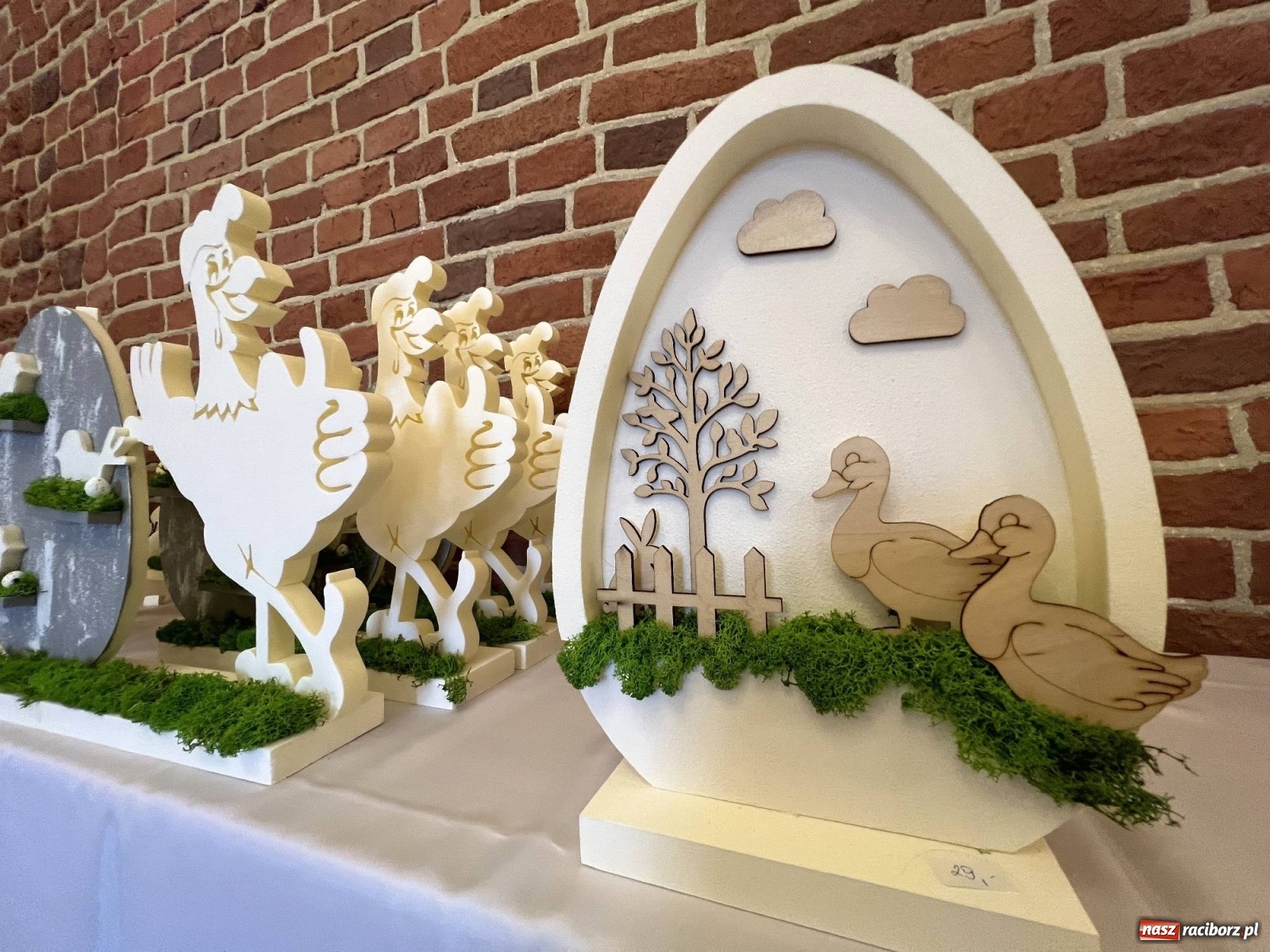 Zdjęcie w galerii na portalu naszraciborz.pl: Słodkości, konkrety i nalewki. W starym opactwie w Rudach ruszył kiermasz [SPACER WIDEO] wiadomości z regionu