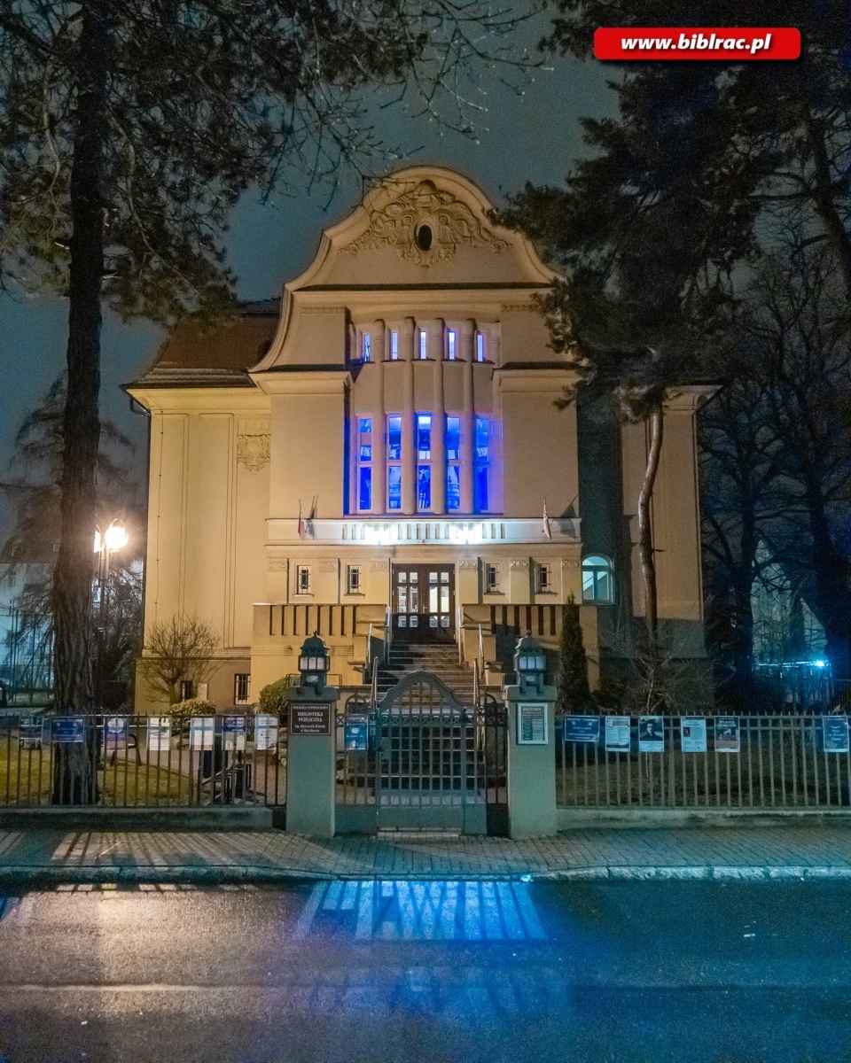 Zdjęcie w galerii na portalu naszraciborz.pl: Serce dla autyzmu - biblioteka na niebiesko wiadomości z regionu