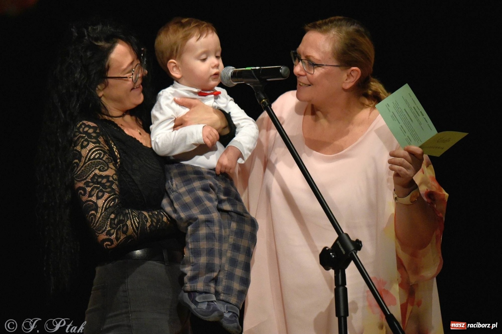 Zdjęcie w galerii na portalu naszraciborz.pl: Zespoły Źródła wspierają Kamilka. Piękny koncert w RCK [FOTO i WIDEO] wiadomości z regionu