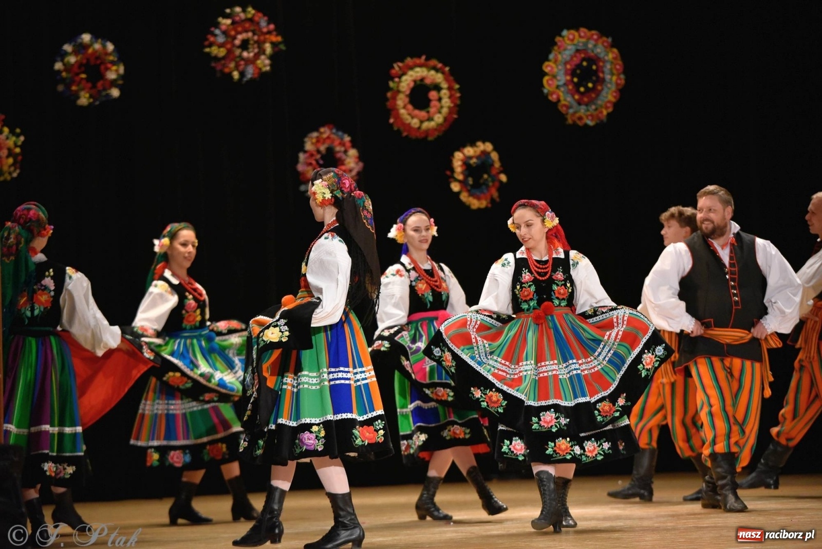 Zdjęcie w galerii na portalu naszraciborz.pl: Zespoły Źródła wspierają Kamilka. Piękny koncert w RCK [FOTO i WIDEO] wiadomości z regionu
