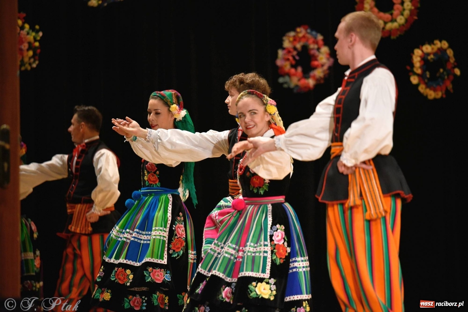 Zdjęcie w galerii na portalu naszraciborz.pl: Zespoły Źródła wspierają Kamilka. Piękny koncert w RCK [FOTO i WIDEO] wiadomości z regionu