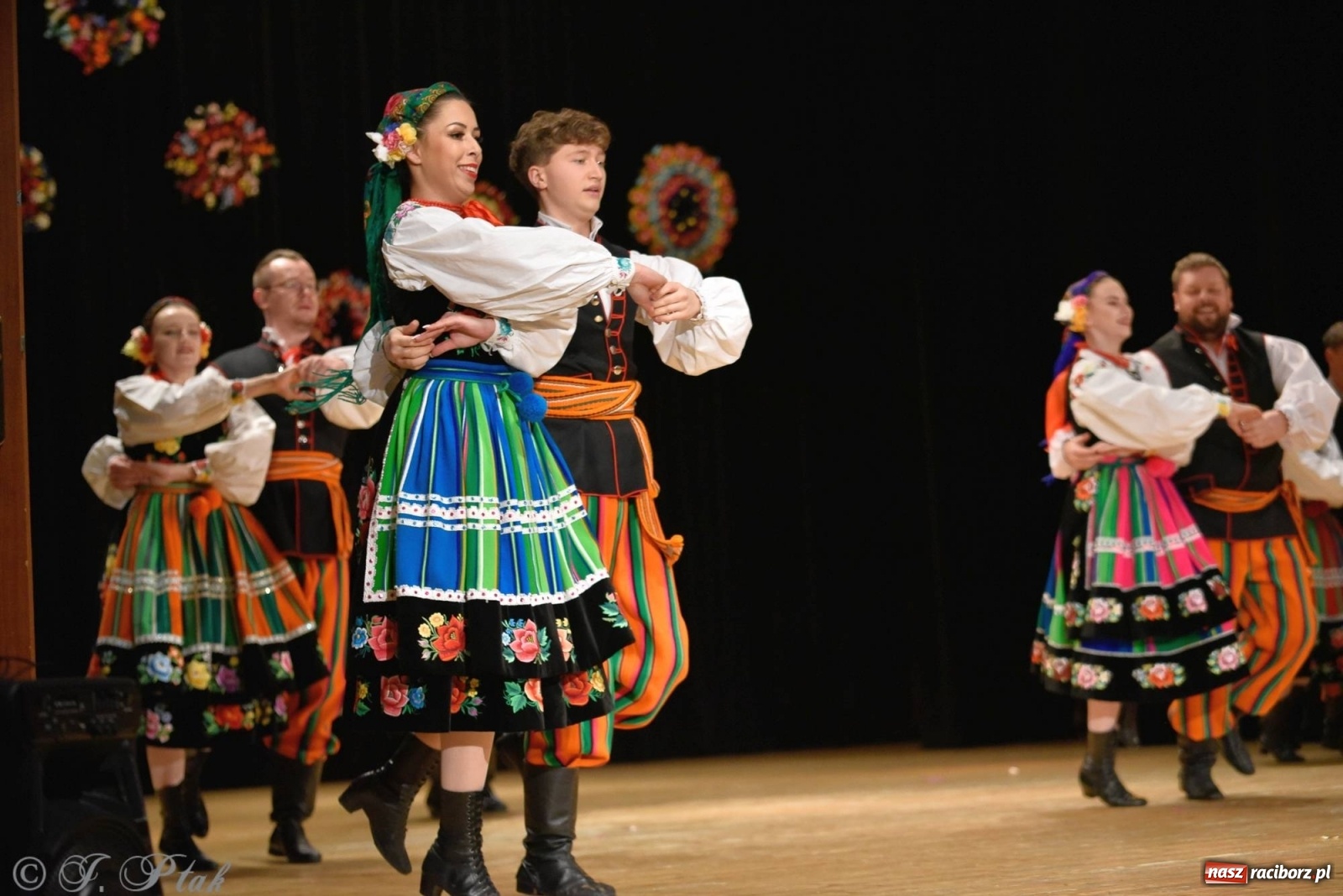 Zdjęcie w galerii na portalu naszraciborz.pl: Zespoły Źródła wspierają Kamilka. Piękny koncert w RCK [FOTO i WIDEO] wiadomości z regionu