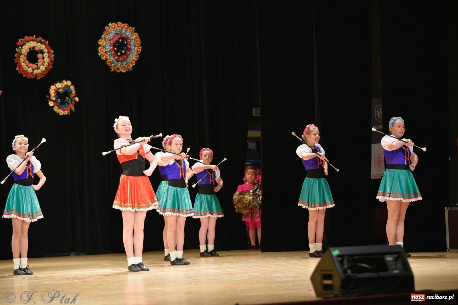 Zdjęcie w galerii na portalu naszraciborz.pl: Zespoły Źródła wspierają Kamilka. Piękny koncert w RCK [FOTO i WIDEO] wiadomości z regionu