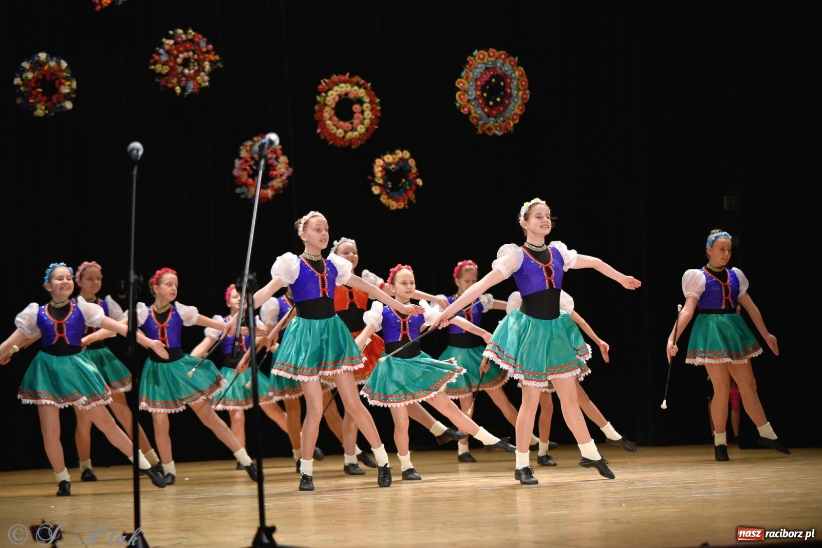 Zdjęcie w galerii na portalu naszraciborz.pl: Zespoły Źródła wspierają Kamilka. Piękny koncert w RCK [FOTO i WIDEO] wiadomości z regionu