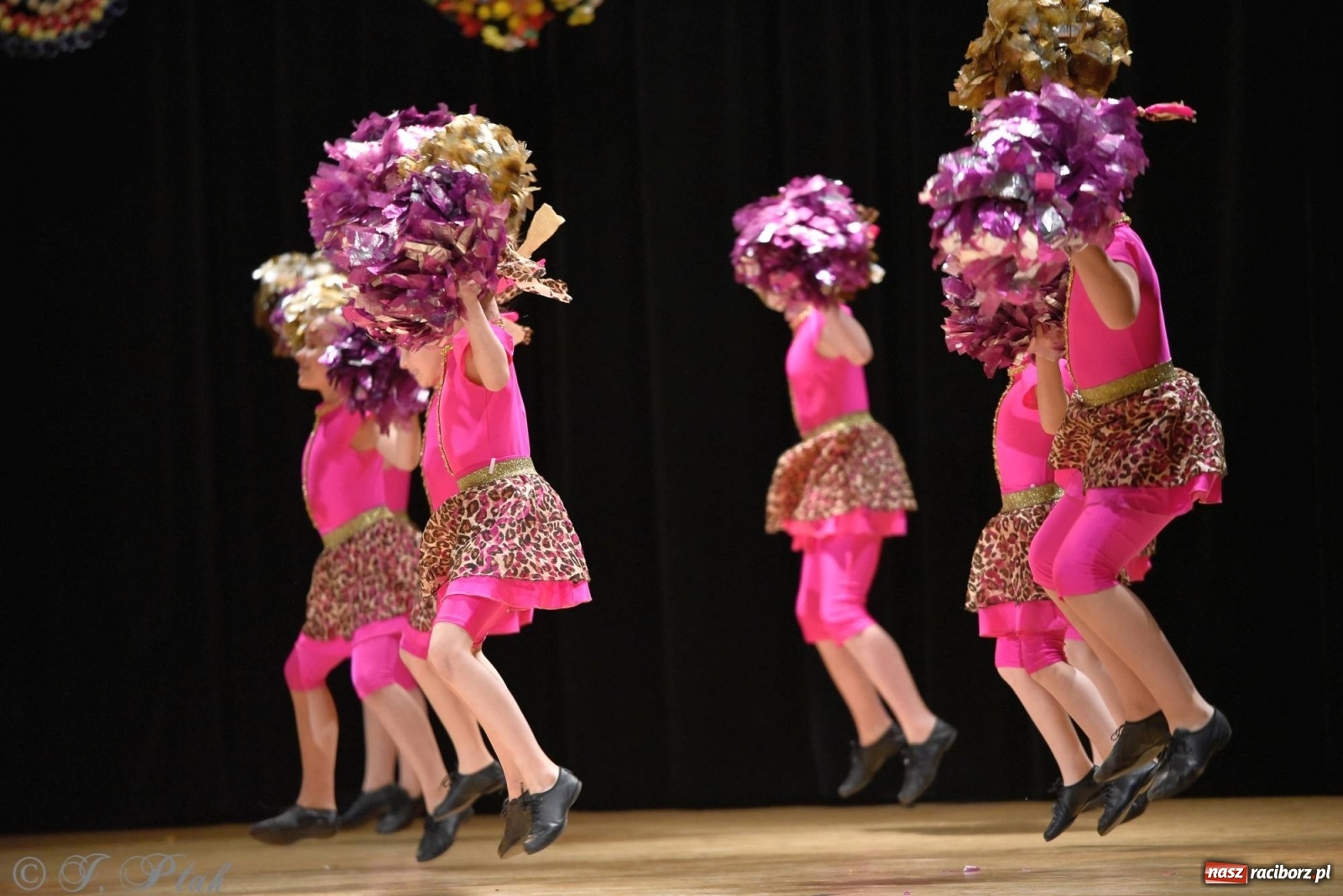 Zdjęcie w galerii na portalu naszraciborz.pl: Zespoły Źródła wspierają Kamilka. Piękny koncert w RCK [FOTO i WIDEO] wiadomości z regionu