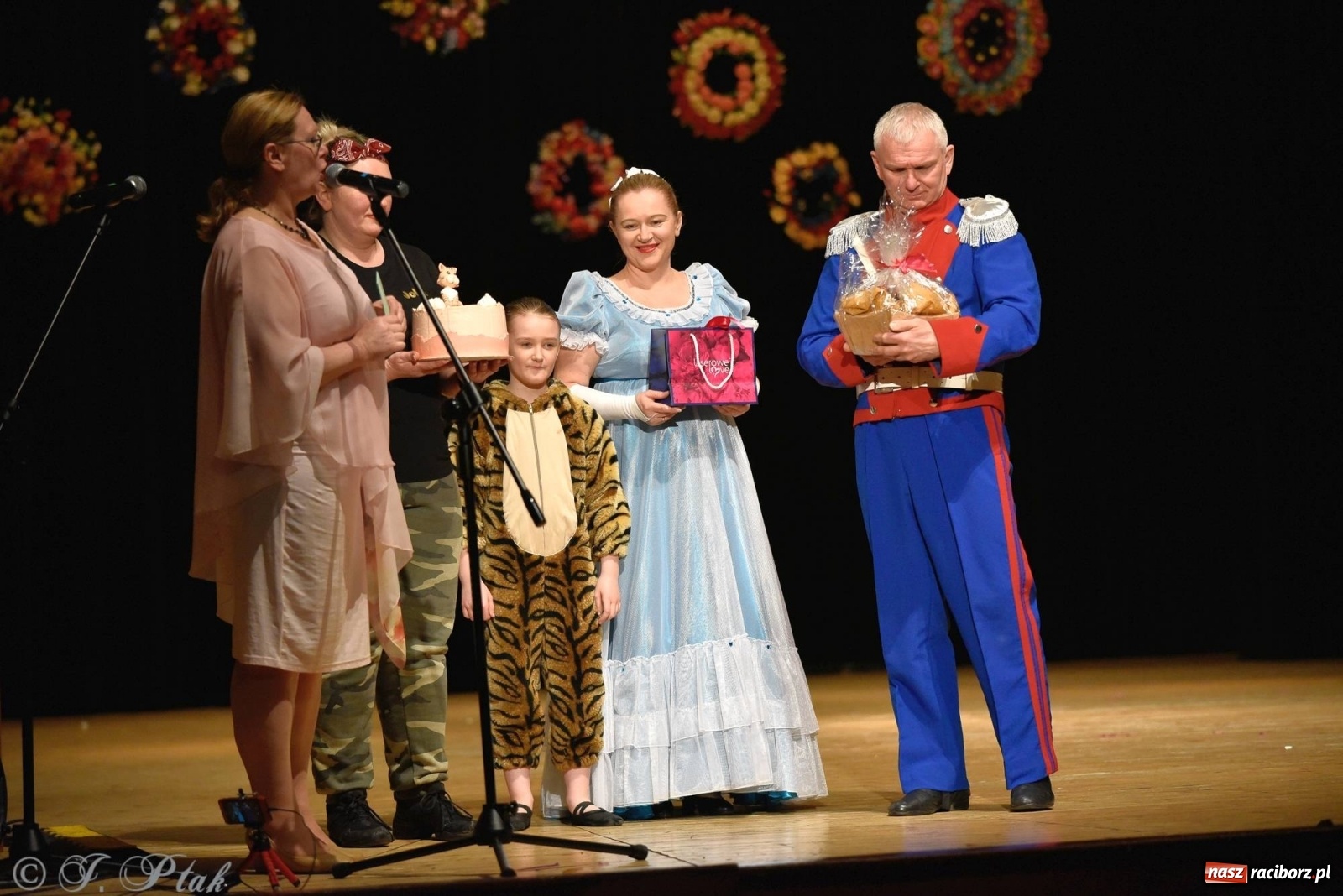 Zdjęcie w galerii na portalu naszraciborz.pl: Zespoły Źródła wspierają Kamilka. Piękny koncert w RCK [FOTO i WIDEO] wiadomości z regionu