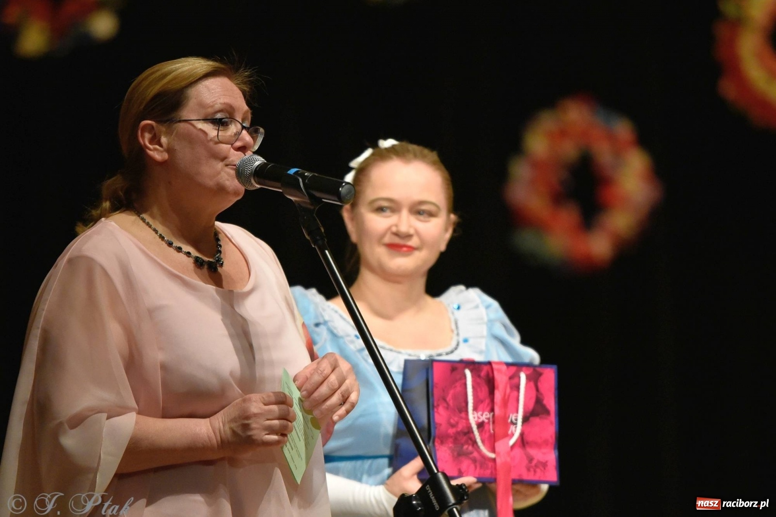 Zdjęcie w galerii na portalu naszraciborz.pl: Zespoły Źródła wspierają Kamilka. Piękny koncert w RCK [FOTO i WIDEO] wiadomości z regionu