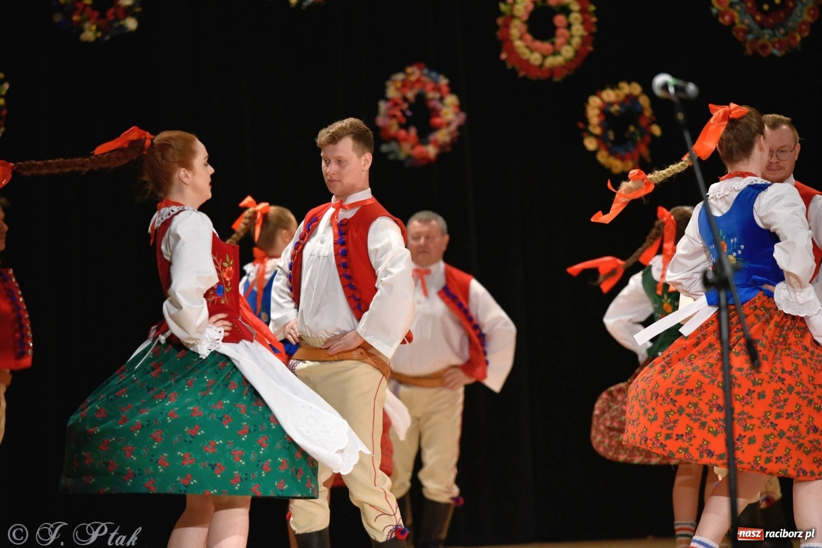 Zdjęcie w galerii na portalu naszraciborz.pl: Zespoły Źródła wspierają Kamilka. Piękny koncert w RCK [FOTO i WIDEO] wiadomości z regionu