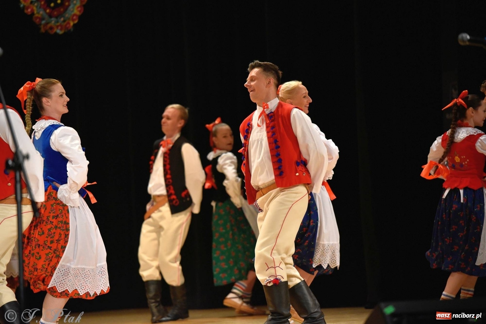 Zdjęcie w galerii na portalu naszraciborz.pl: Zespoły Źródła wspierają Kamilka. Piękny koncert w RCK [FOTO i WIDEO] wiadomości z regionu