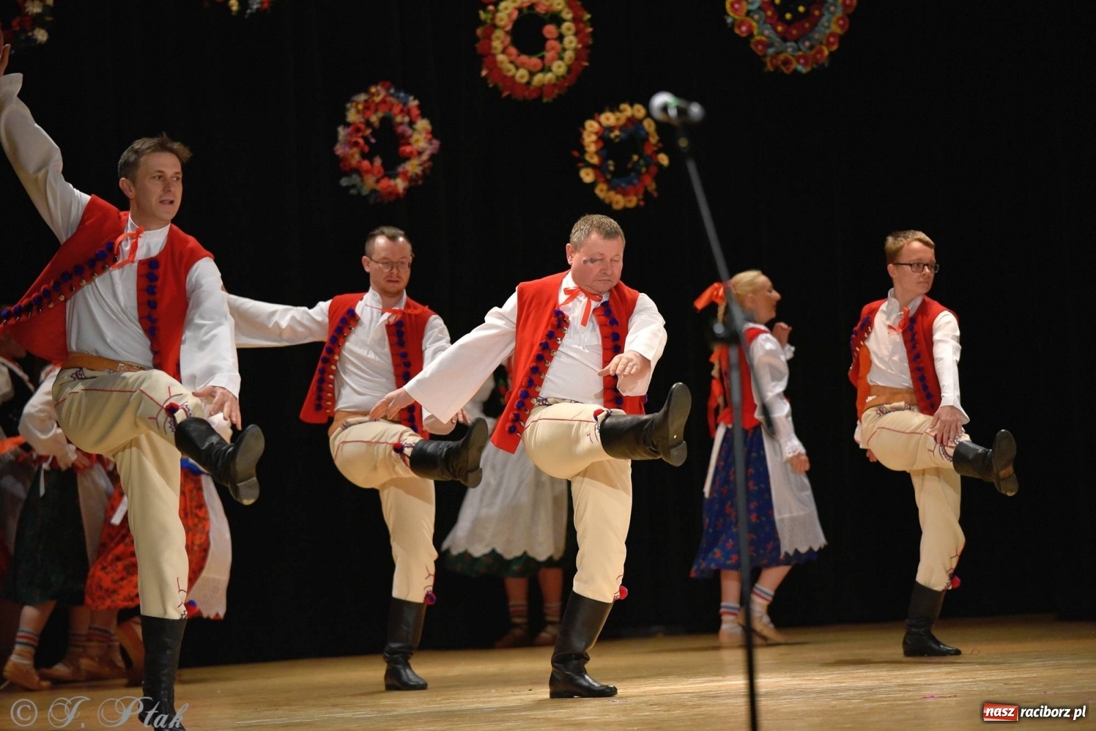 Zdjęcie w galerii na portalu naszraciborz.pl: Zespoły Źródła wspierają Kamilka. Piękny koncert w RCK [FOTO i WIDEO] wiadomości z regionu
