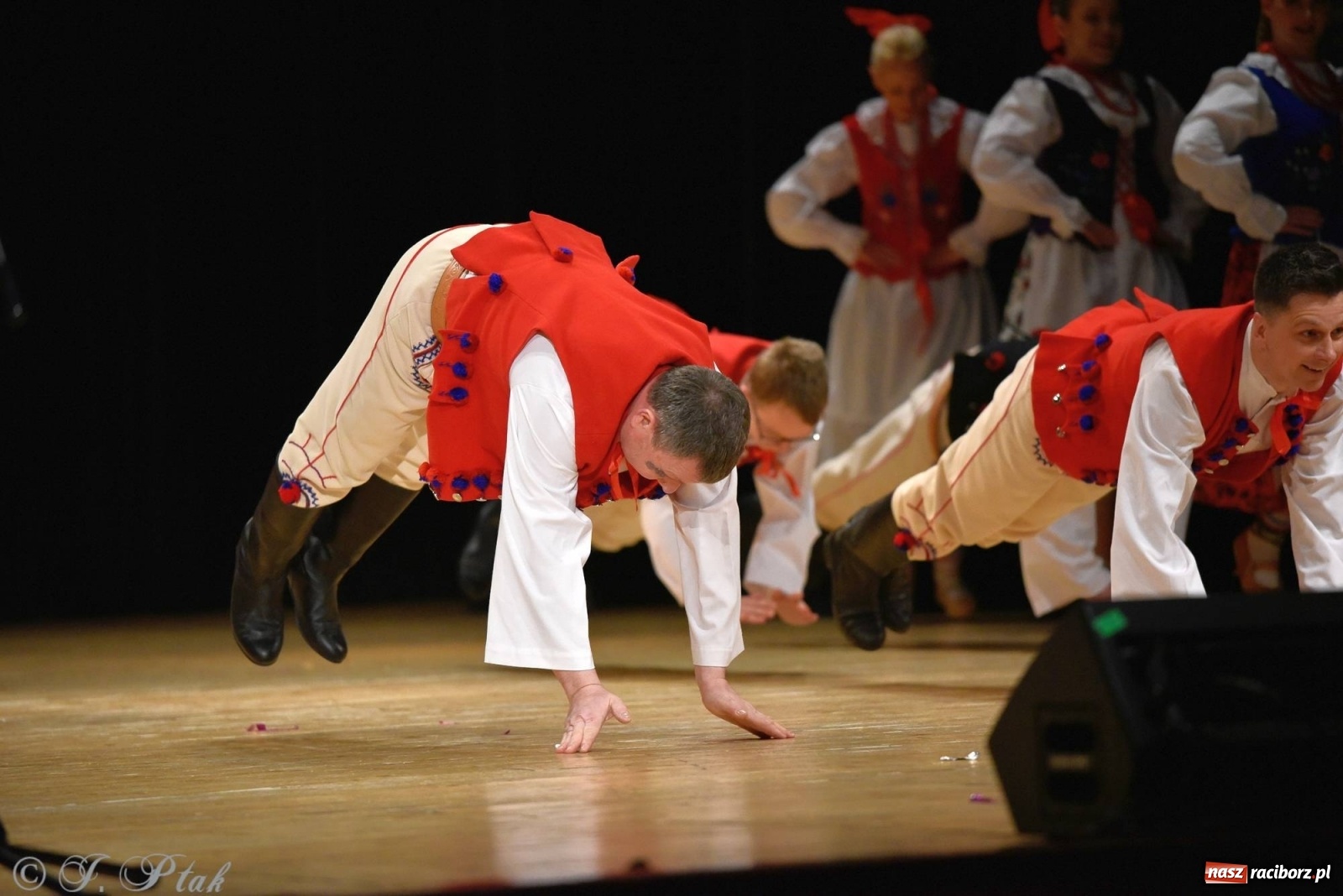 Zdjęcie w galerii na portalu naszraciborz.pl: Zespoły Źródła wspierają Kamilka. Piękny koncert w RCK [FOTO i WIDEO] wiadomości z regionu