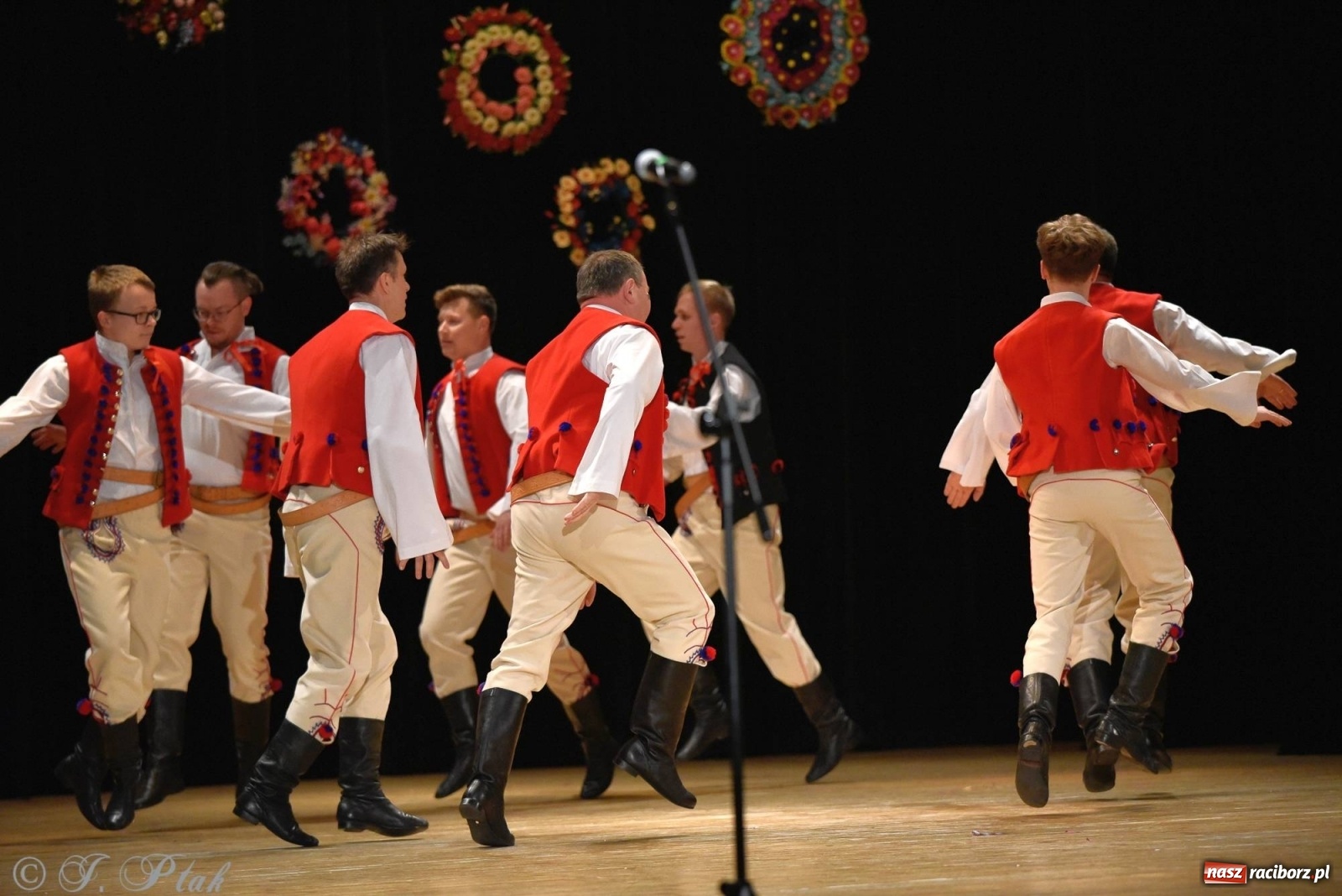 Zdjęcie w galerii na portalu naszraciborz.pl: Zespoły Źródła wspierają Kamilka. Piękny koncert w RCK [FOTO i WIDEO] wiadomości z regionu