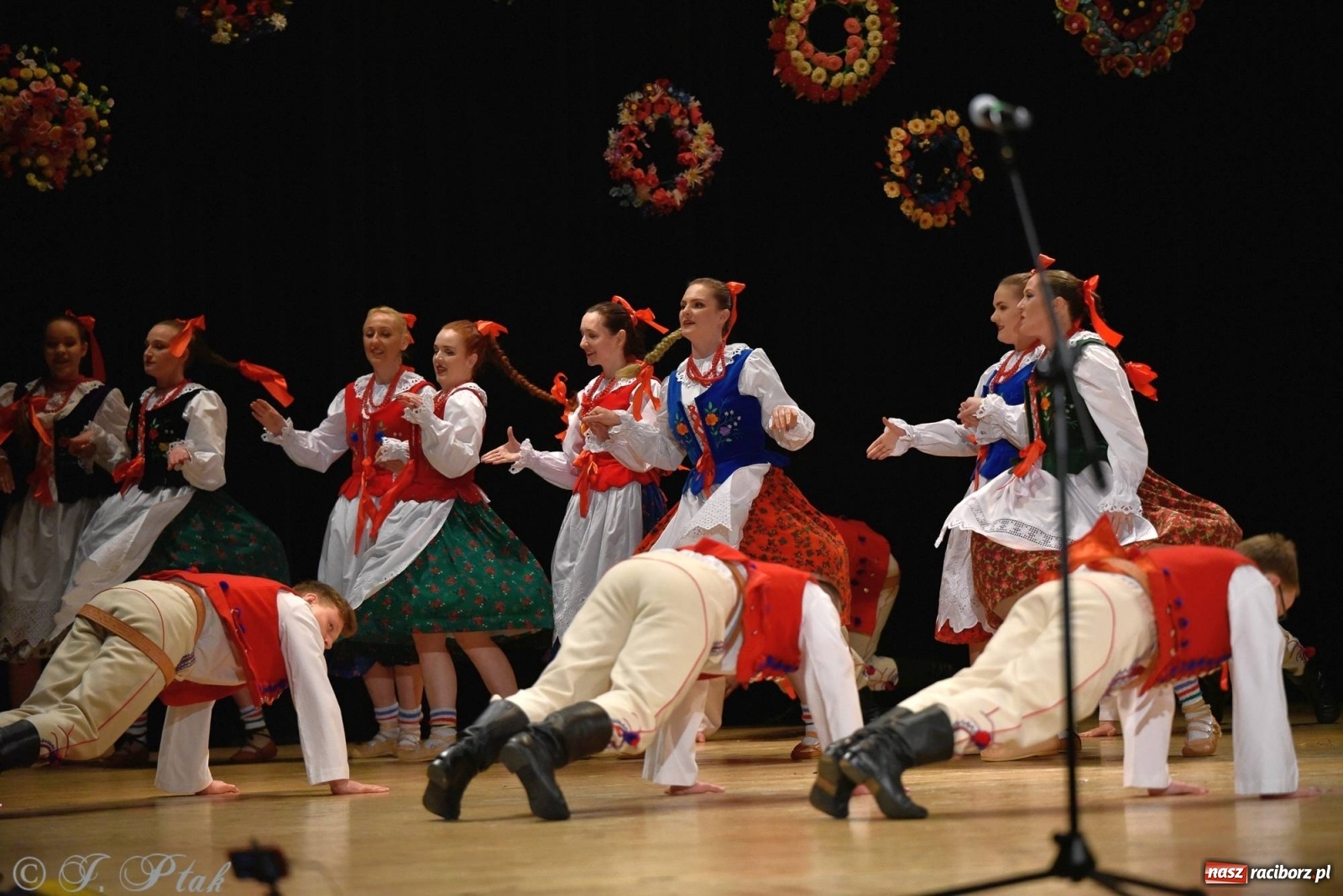 Zdjęcie w galerii na portalu naszraciborz.pl: Zespoły Źródła wspierają Kamilka. Piękny koncert w RCK [FOTO i WIDEO] wiadomości z regionu