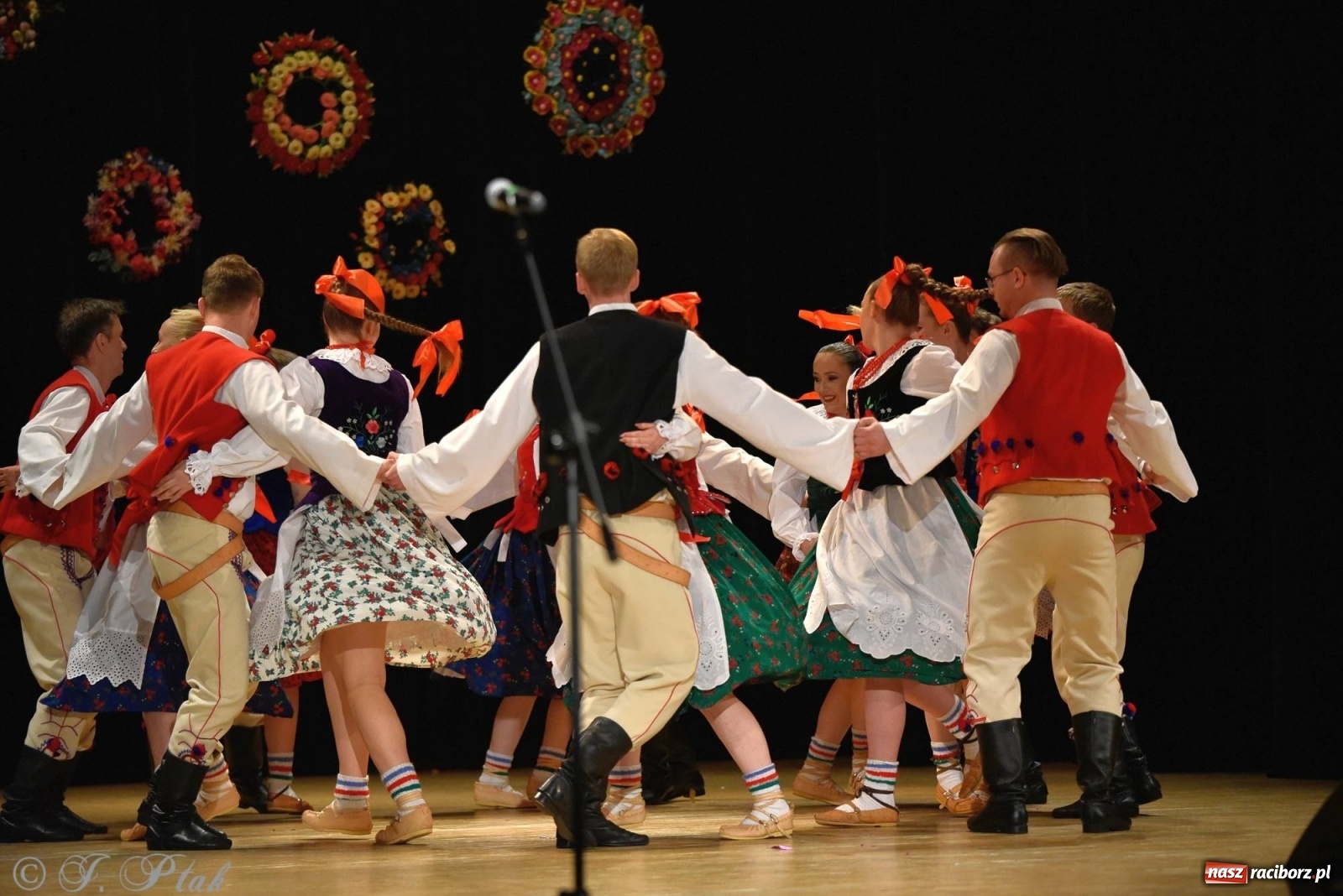 Zdjęcie w galerii na portalu naszraciborz.pl: Zespoły Źródła wspierają Kamilka. Piękny koncert w RCK [FOTO i WIDEO] wiadomości z regionu