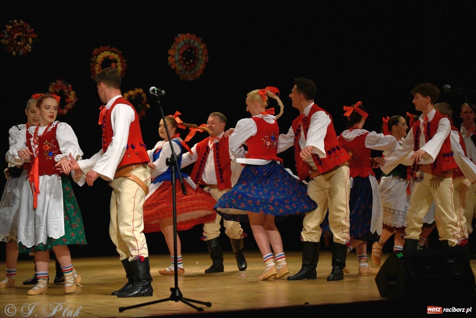 Zdjęcie w galerii na portalu naszraciborz.pl: Zespoły Źródła wspierają Kamilka. Piękny koncert w RCK [FOTO i WIDEO] wiadomości z regionu