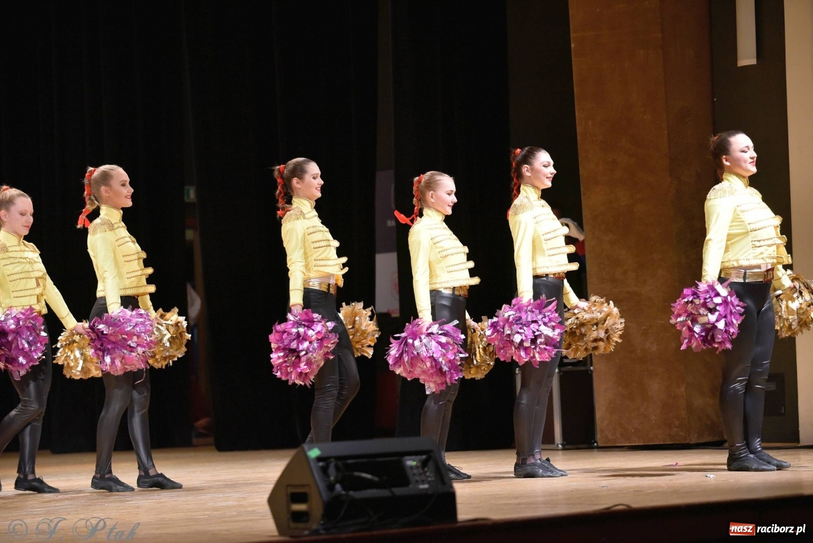 Zdjęcie w galerii na portalu naszraciborz.pl: Zespoły Źródła wspierają Kamilka. Piękny koncert w RCK [FOTO i WIDEO] wiadomości z regionu