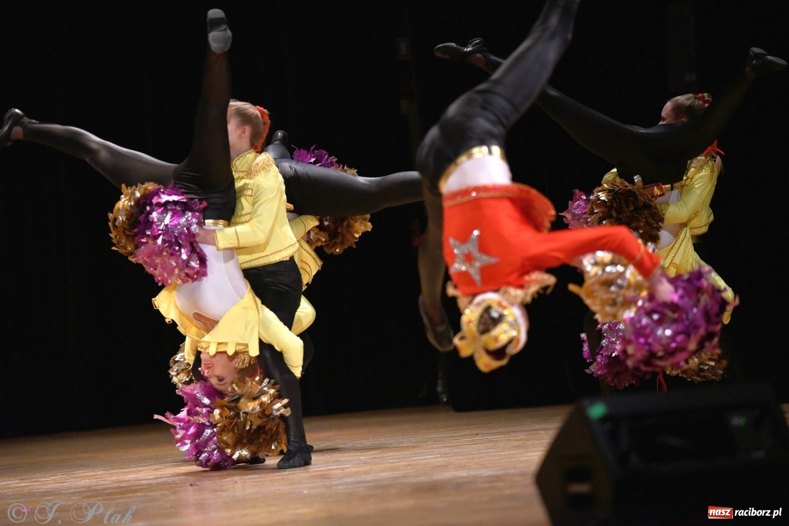 Zdjęcie w galerii na portalu naszraciborz.pl: Zespoły Źródła wspierają Kamilka. Piękny koncert w RCK [FOTO i WIDEO] wiadomości z regionu