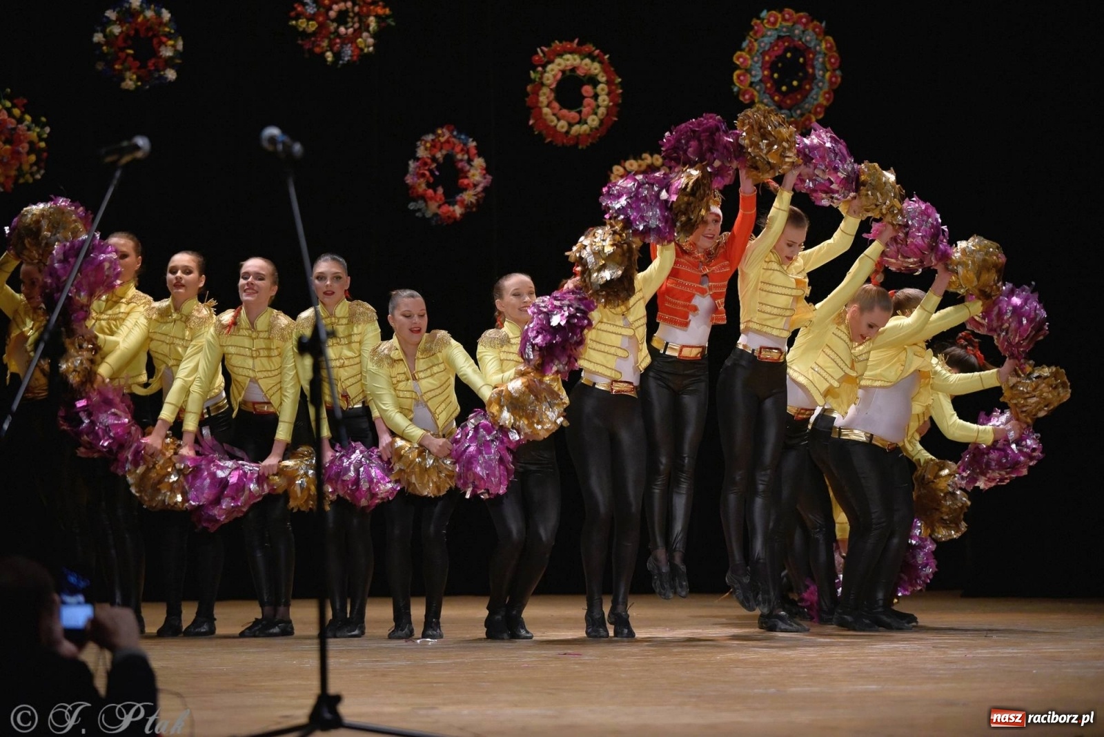 Zdjęcie w galerii na portalu naszraciborz.pl: Zespoły Źródła wspierają Kamilka. Piękny koncert w RCK [FOTO i WIDEO] wiadomości z regionu