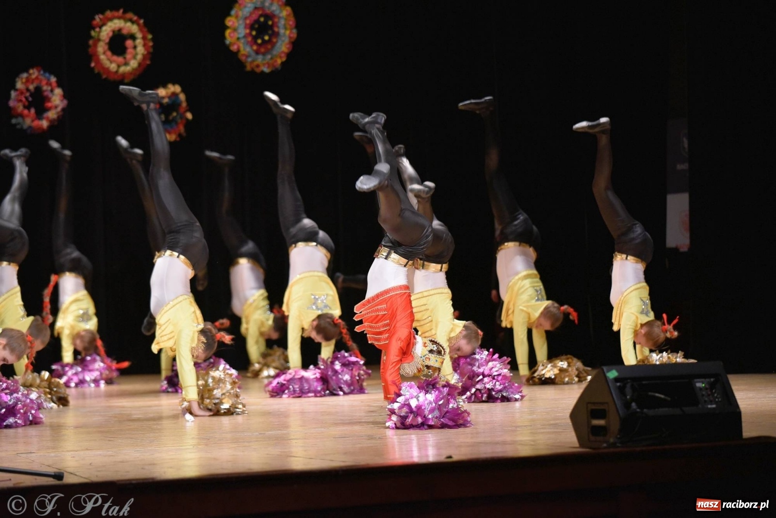 Zdjęcie w galerii na portalu naszraciborz.pl: Zespoły Źródła wspierają Kamilka. Piękny koncert w RCK [FOTO i WIDEO] wiadomości z regionu