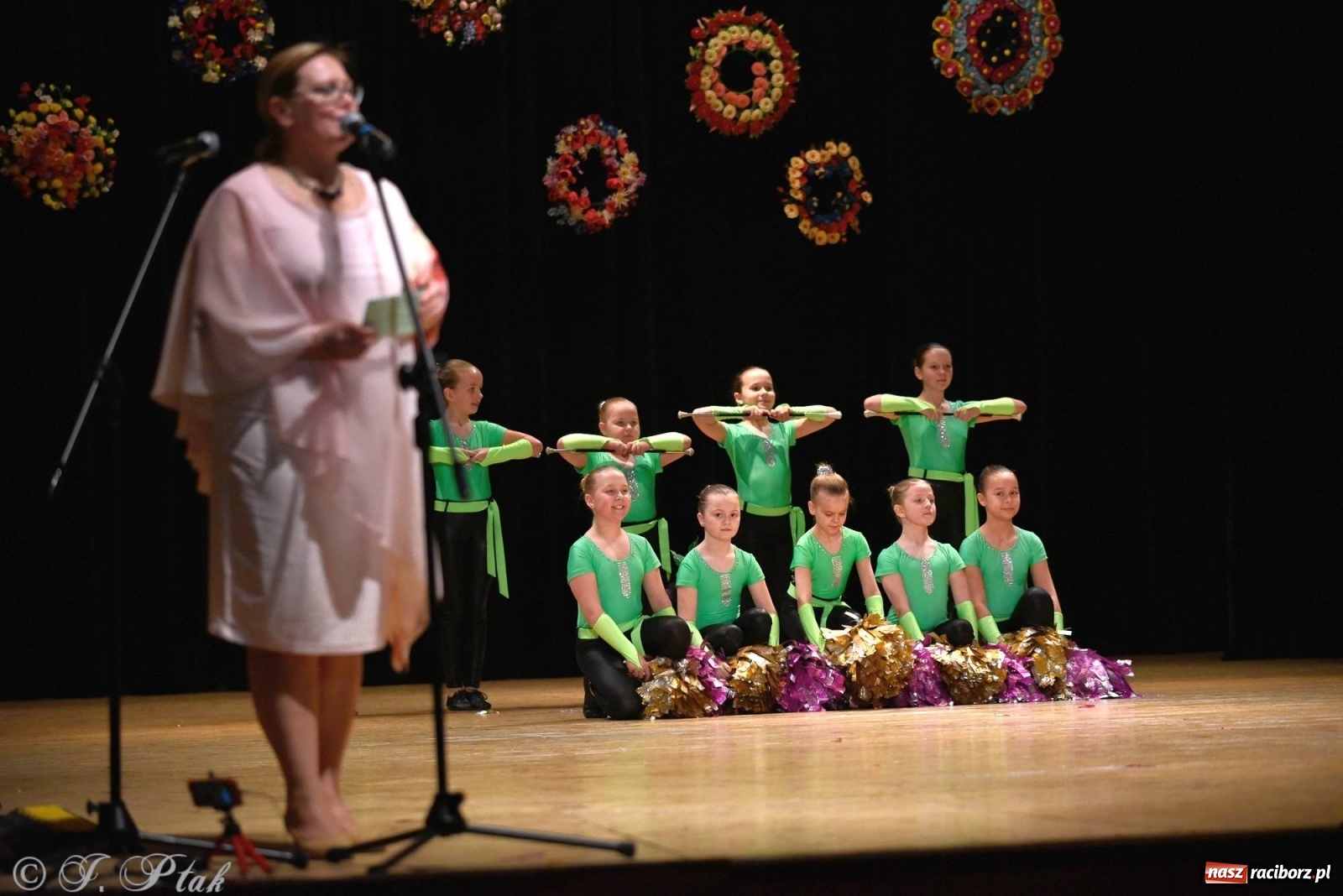 Zdjęcie w galerii na portalu naszraciborz.pl: Zespoły Źródła wspierają Kamilka. Piękny koncert w RCK [FOTO i WIDEO] wiadomości z regionu