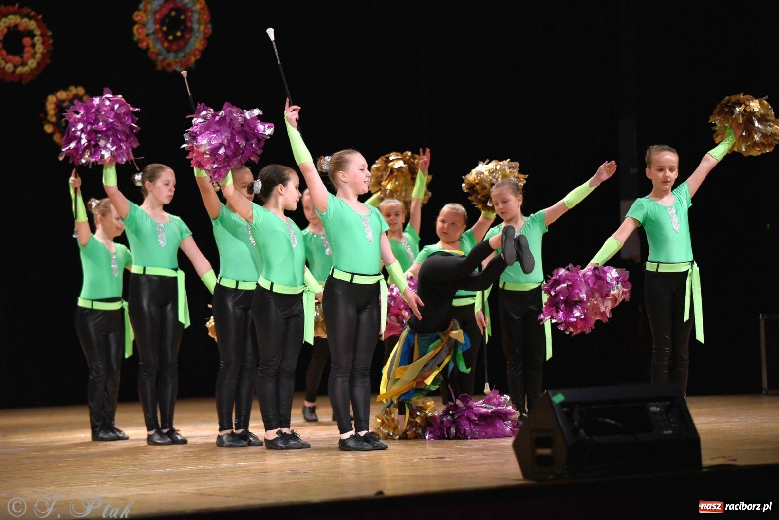 Zdjęcie w galerii na portalu naszraciborz.pl: Zespoły Źródła wspierają Kamilka. Piękny koncert w RCK [FOTO i WIDEO] wiadomości z regionu