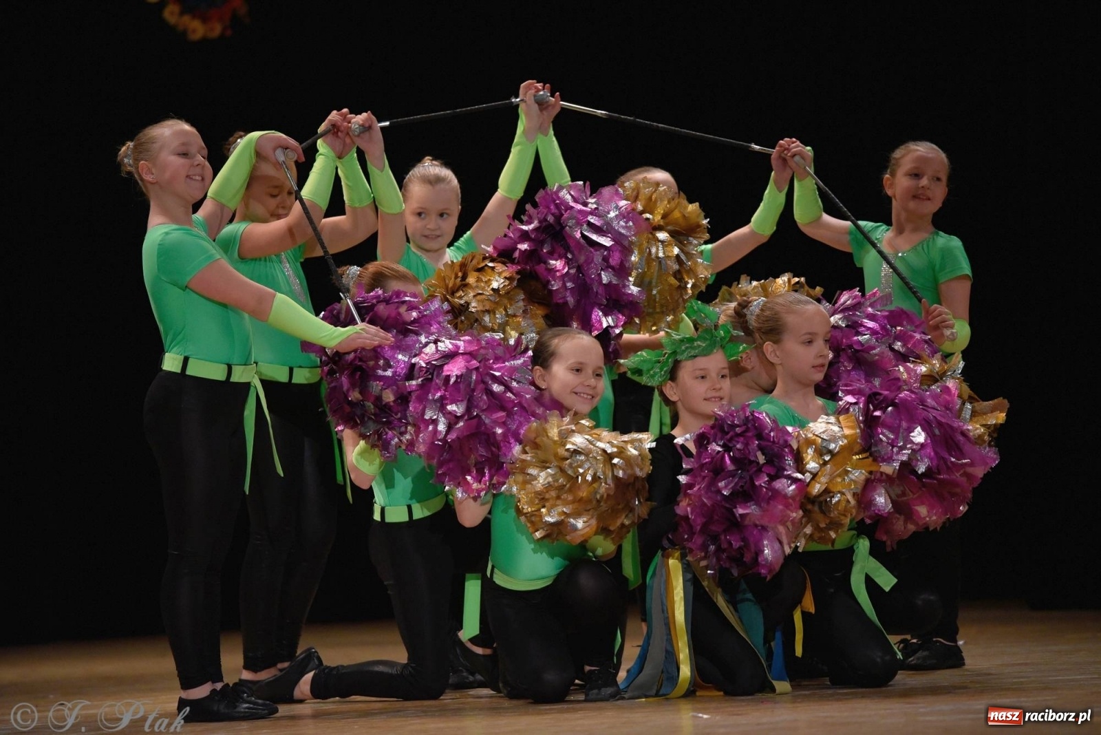 Zdjęcie w galerii na portalu naszraciborz.pl: Zespoły Źródła wspierają Kamilka. Piękny koncert w RCK [FOTO i WIDEO] wiadomości z regionu
