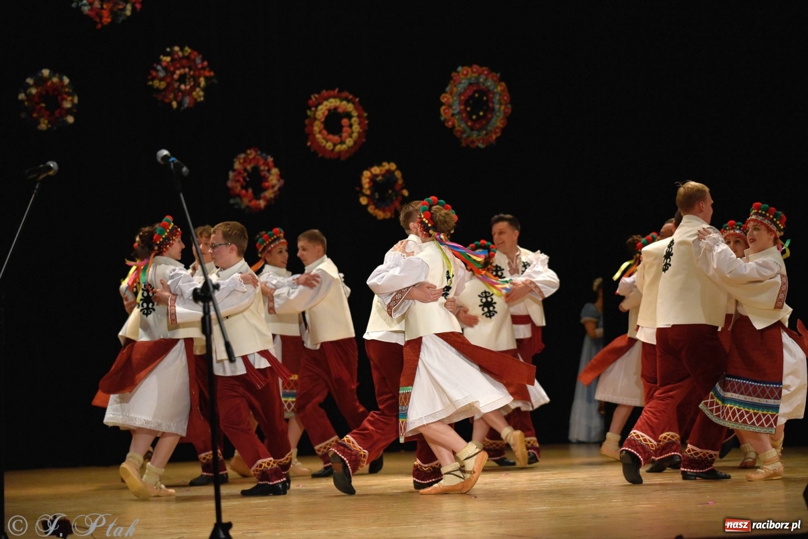 Zdjęcie w galerii na portalu naszraciborz.pl: Zespoły Źródła wspierają Kamilka. Piękny koncert w RCK [FOTO i WIDEO] wiadomości z regionu