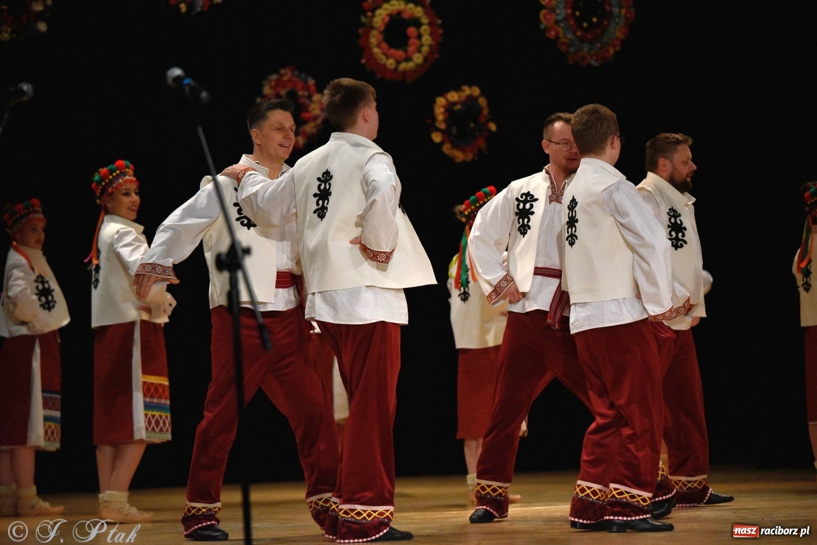Zdjęcie w galerii na portalu naszraciborz.pl: Zespoły Źródła wspierają Kamilka. Piękny koncert w RCK [FOTO i WIDEO] wiadomości z regionu
