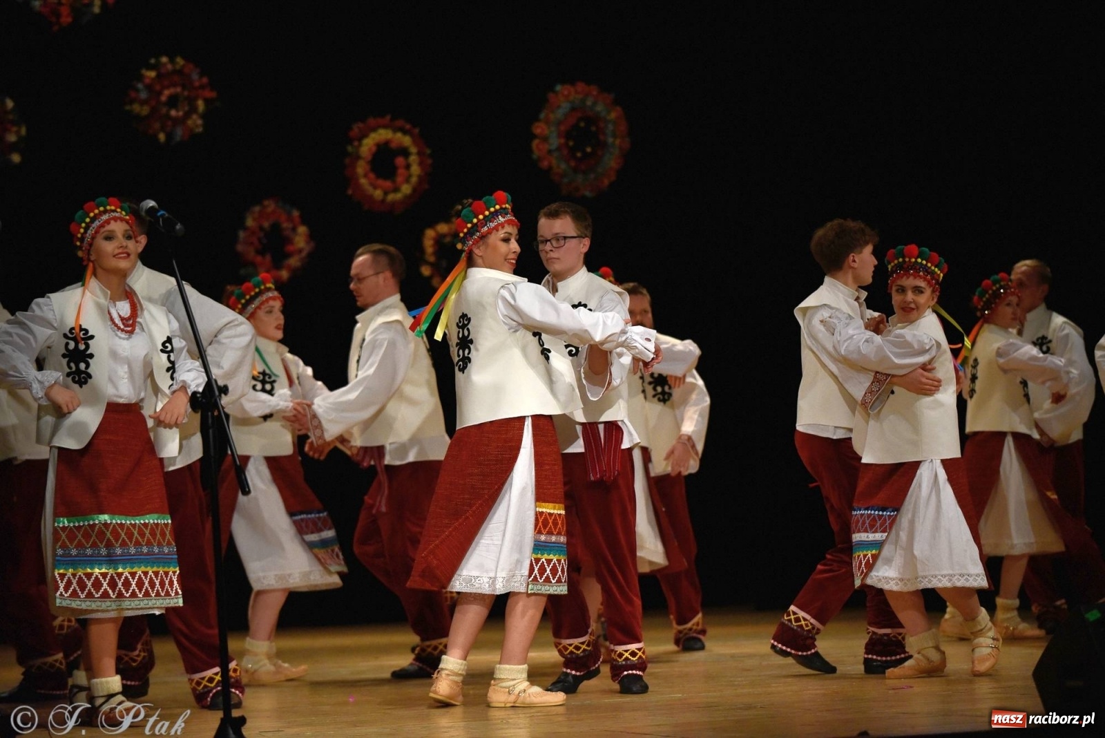 Zdjęcie w galerii na portalu naszraciborz.pl: Zespoły Źródła wspierają Kamilka. Piękny koncert w RCK [FOTO i WIDEO] wiadomości z regionu