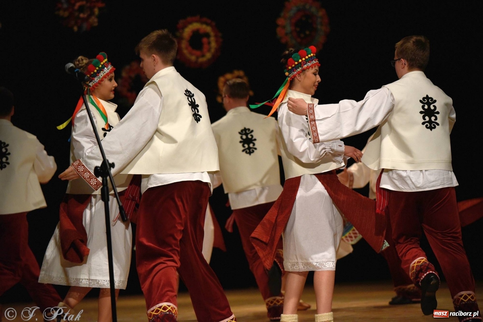 Zdjęcie w galerii na portalu naszraciborz.pl: Zespoły Źródła wspierają Kamilka. Piękny koncert w RCK [FOTO i WIDEO] wiadomości z regionu