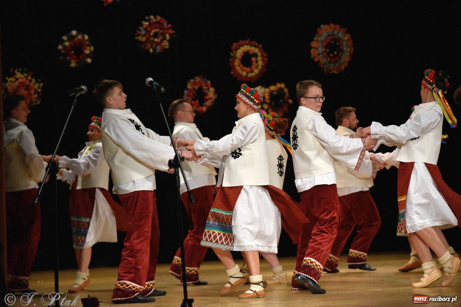 Zdjęcie w galerii na portalu naszraciborz.pl: Zespoły Źródła wspierają Kamilka. Piękny koncert w RCK [FOTO i WIDEO] wiadomości z regionu