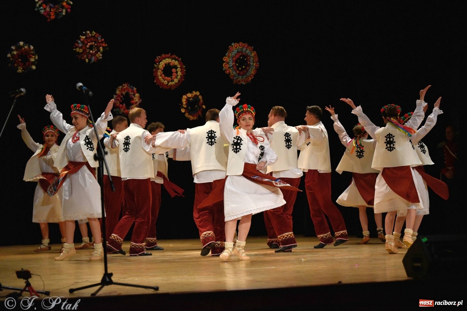 Zdjęcie w galerii na portalu naszraciborz.pl: Zespoły Źródła wspierają Kamilka. Piękny koncert w RCK [FOTO i WIDEO] wiadomości z regionu
