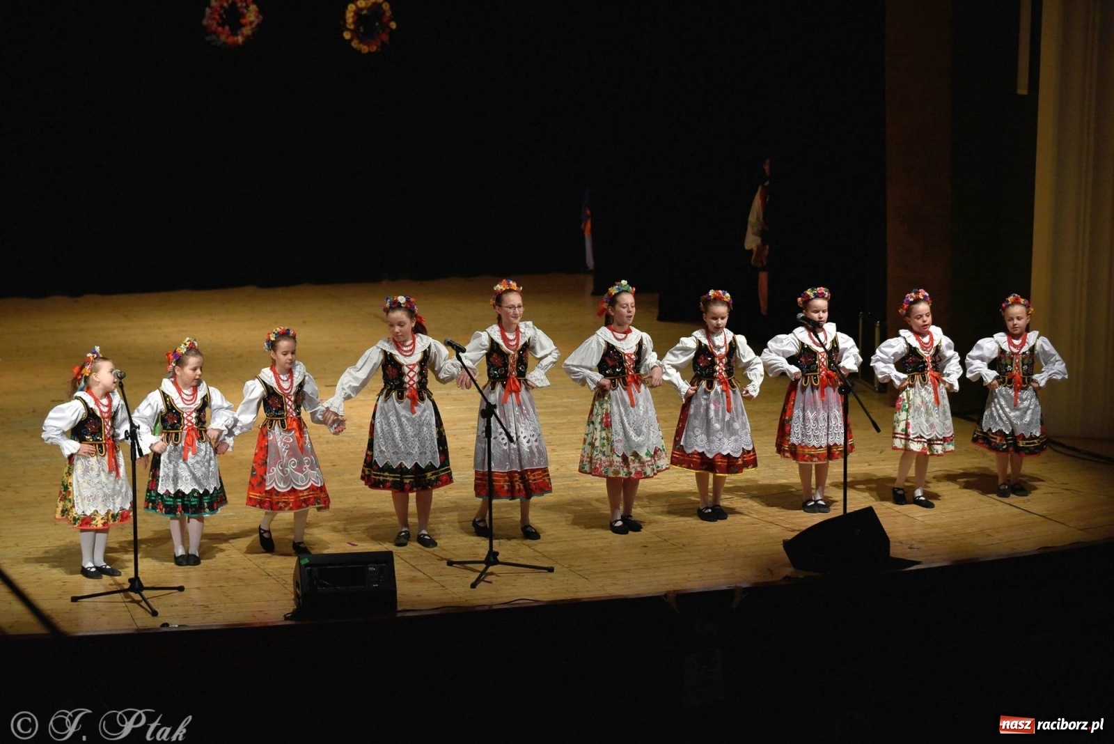 Zdjęcie w galerii na portalu naszraciborz.pl: Zespoły Źródła wspierają Kamilka. Piękny koncert w RCK [FOTO i WIDEO] wiadomości z regionu